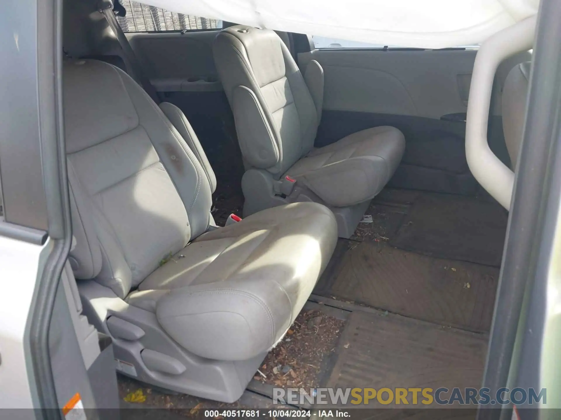 8 fotografías del automóvil dañado 5TDDZ3DC7KS227408 TOYOTA SIENNA 2019