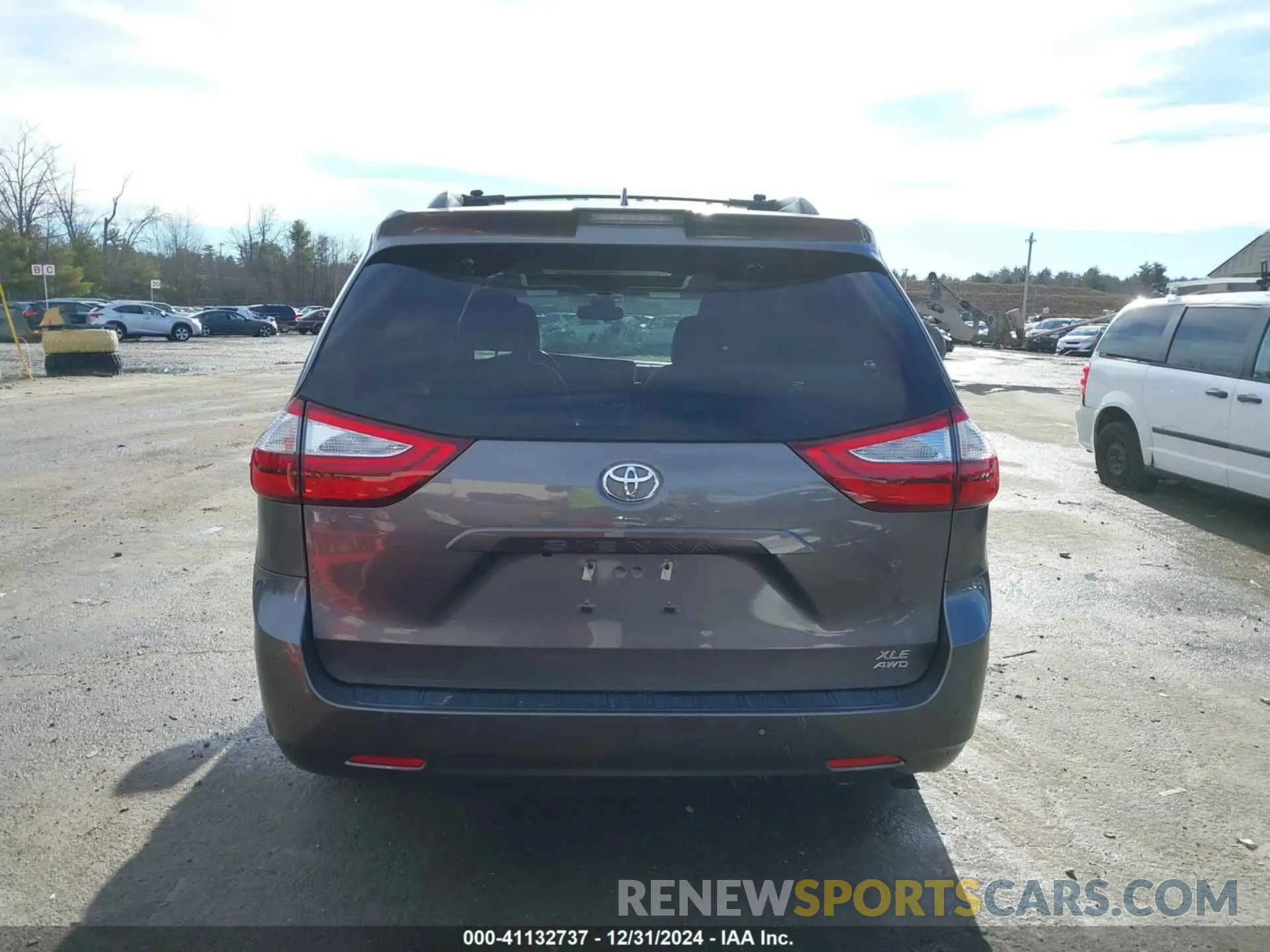 16 fotografías del automóvil dañado 5TDDZ3DC8KS211637 TOYOTA SIENNA 2019