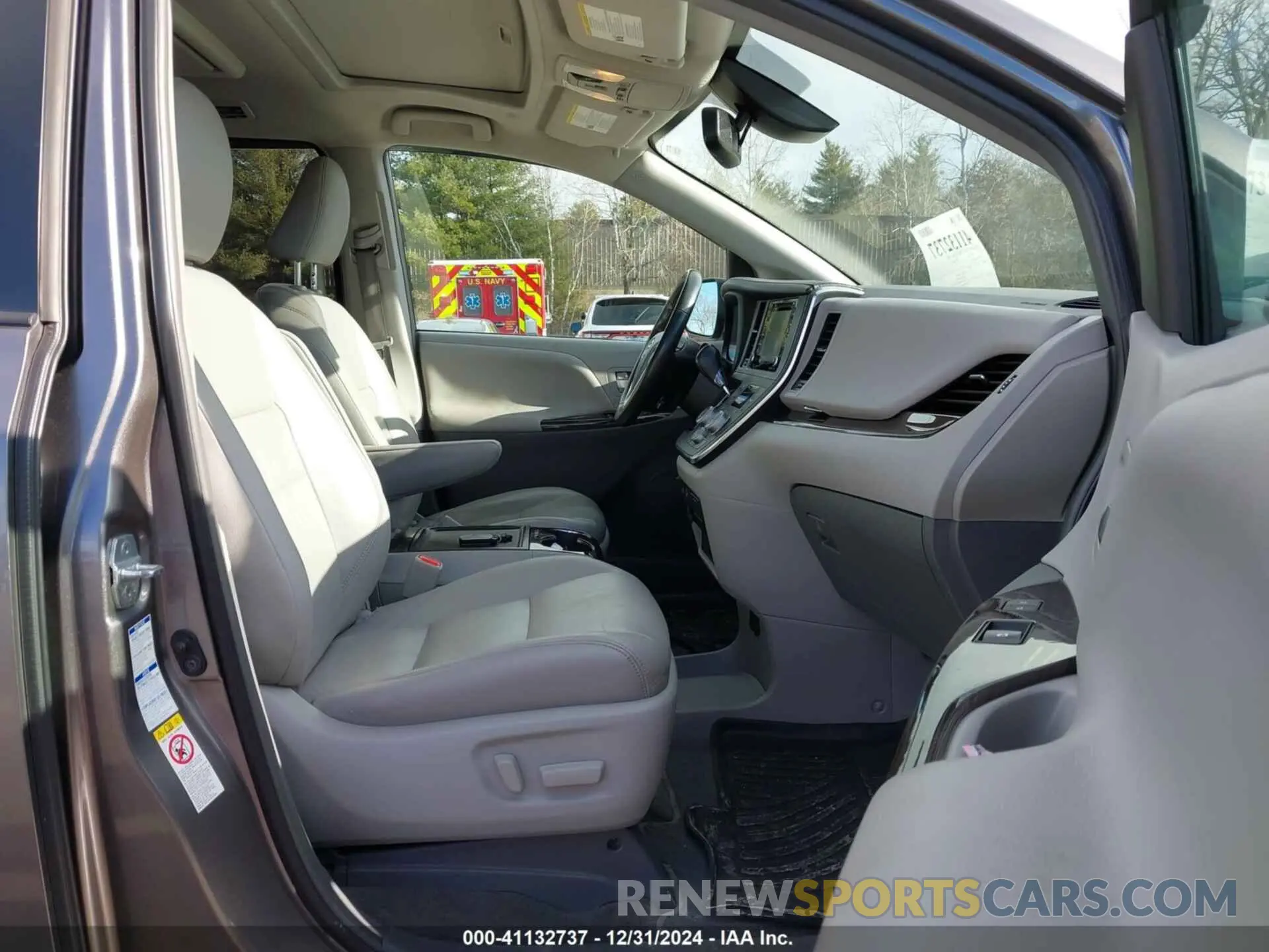 5 fotografías del automóvil dañado 5TDDZ3DC8KS211637 TOYOTA SIENNA 2019