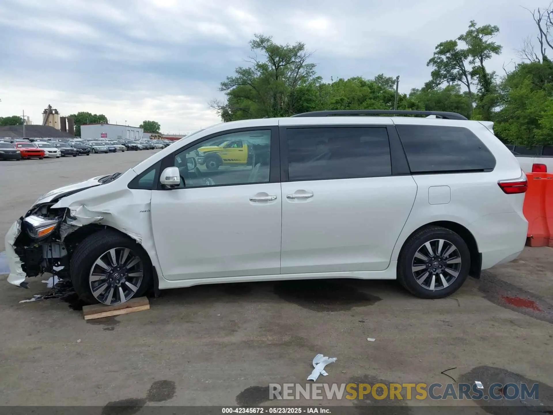 14 fotografías del automóvil dañado 5TDDZ3DC8KS224999 TOYOTA SIENNA 2019