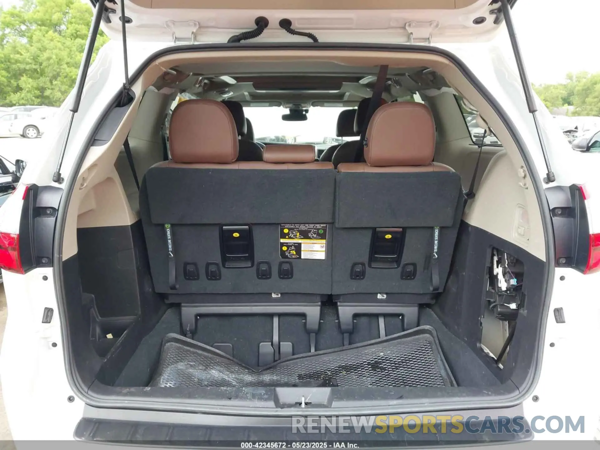 17 fotografías del automóvil dañado 5TDDZ3DC8KS224999 TOYOTA SIENNA 2019