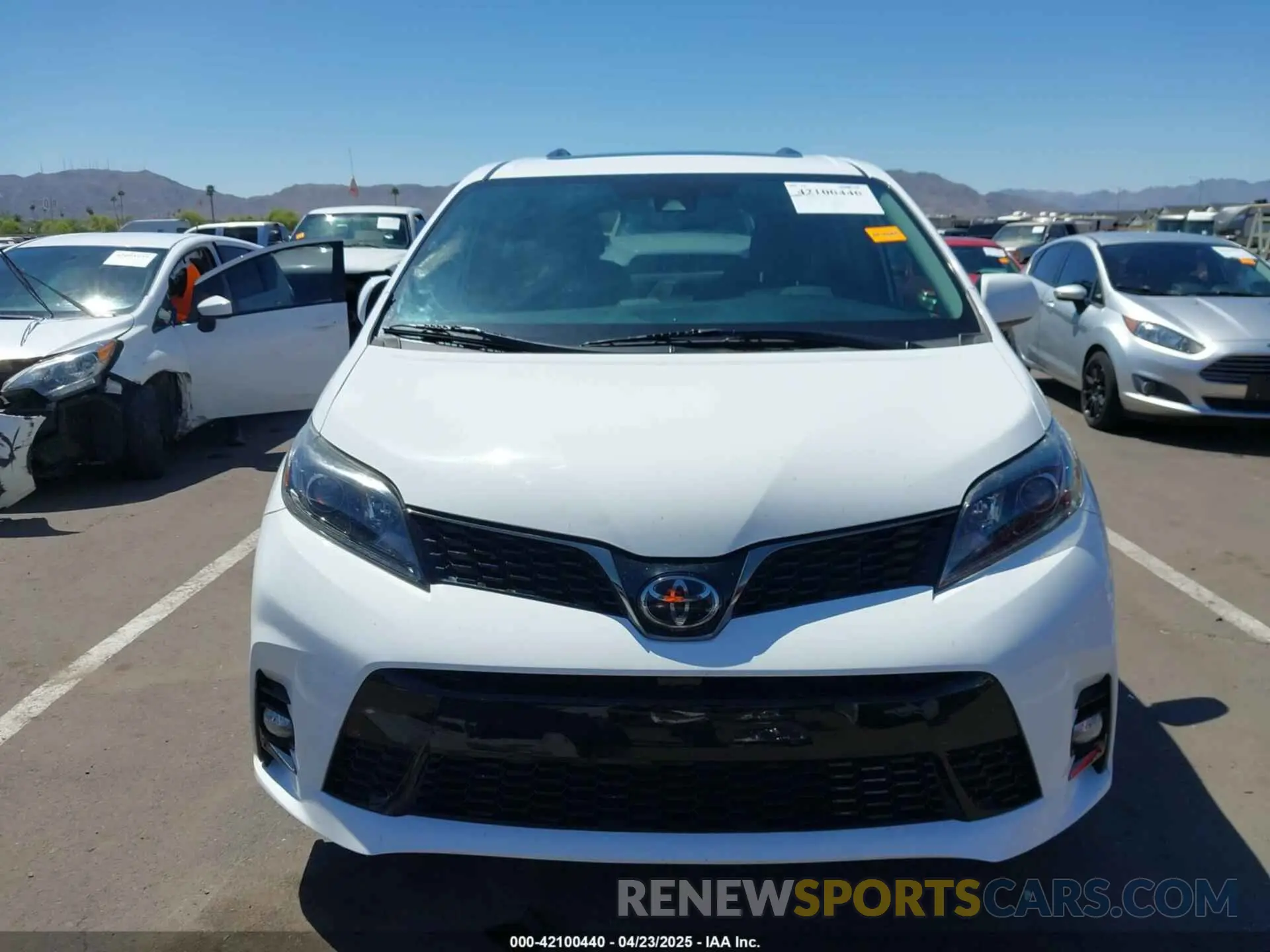 13 fotografías del automóvil dañado 5TDEZ3DC2KS213064 TOYOTA SIENNA 2019