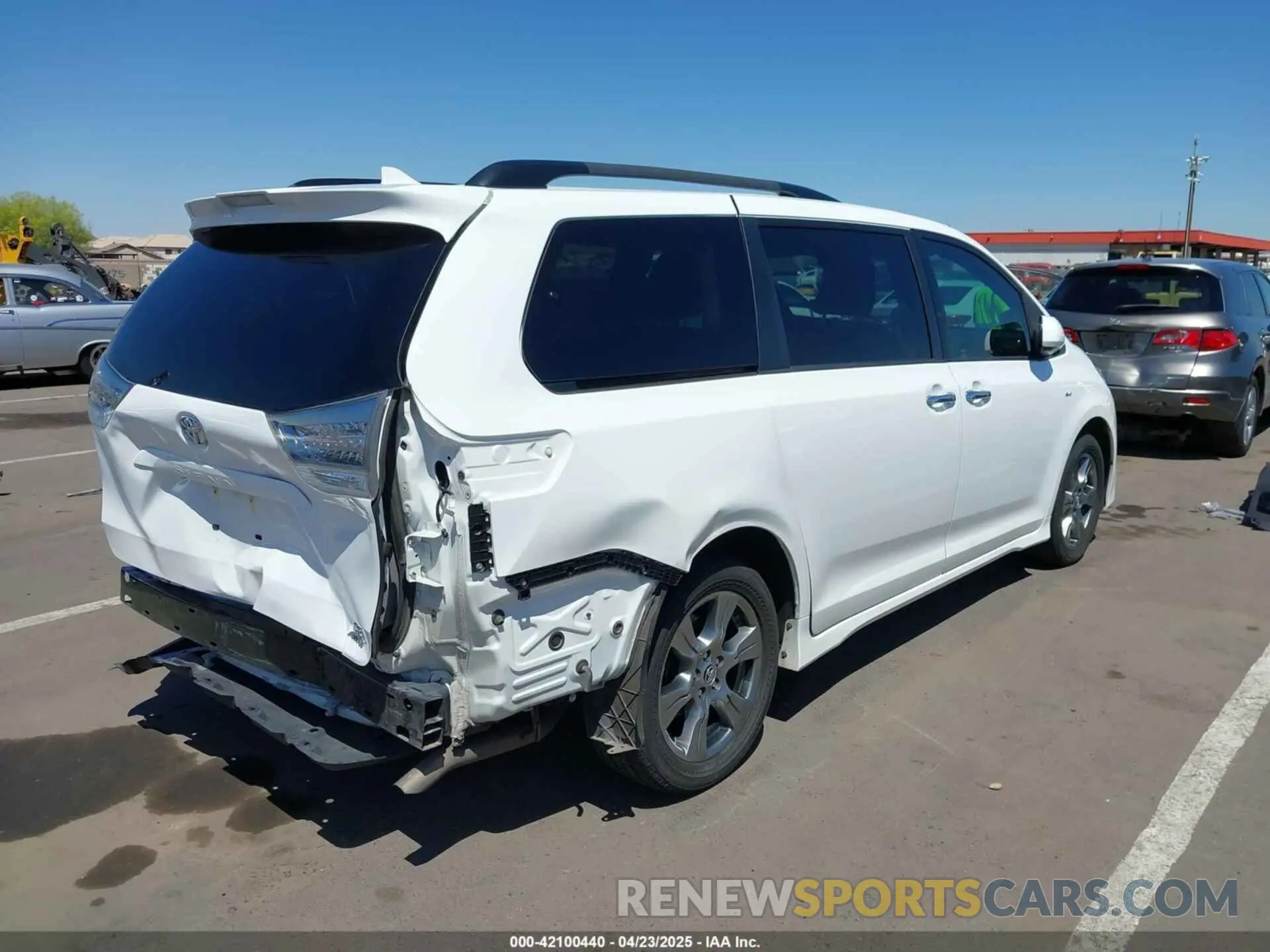 4 fotografías del automóvil dañado 5TDEZ3DC2KS213064 TOYOTA SIENNA 2019