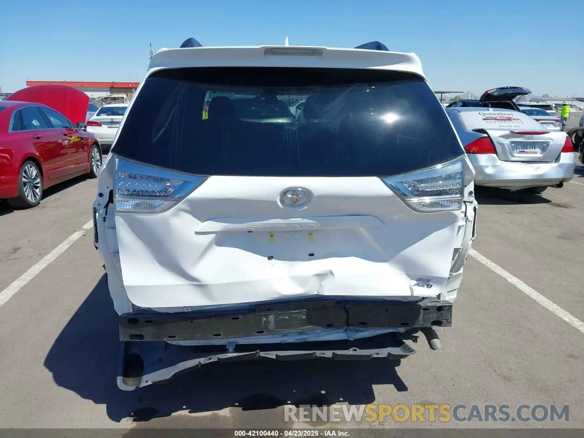 6 fotografías del automóvil dañado 5TDEZ3DC2KS213064 TOYOTA SIENNA 2019