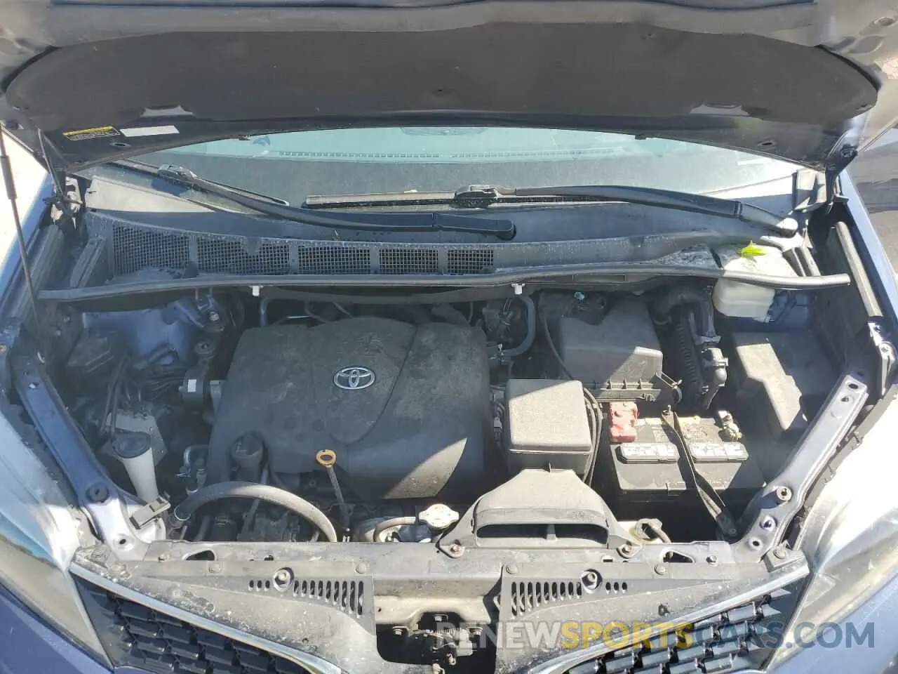 12 fotografías del automóvil dañado 5TDEZ3DC4KS215396 TOYOTA SIENNA 2019