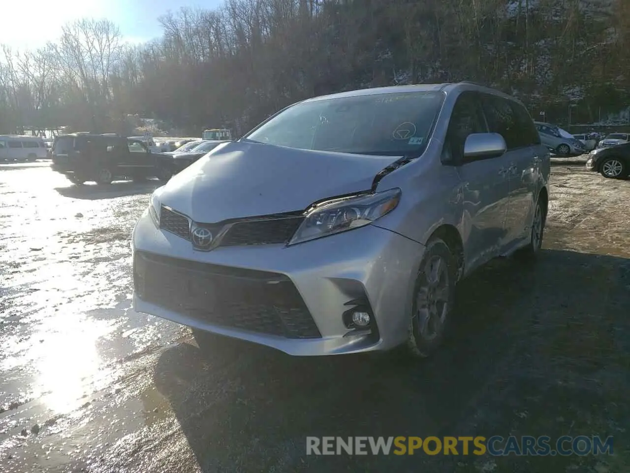 2 fotografías del automóvil dañado 5TDEZ3DC4KS220422 TOYOTA SIENNA 2019