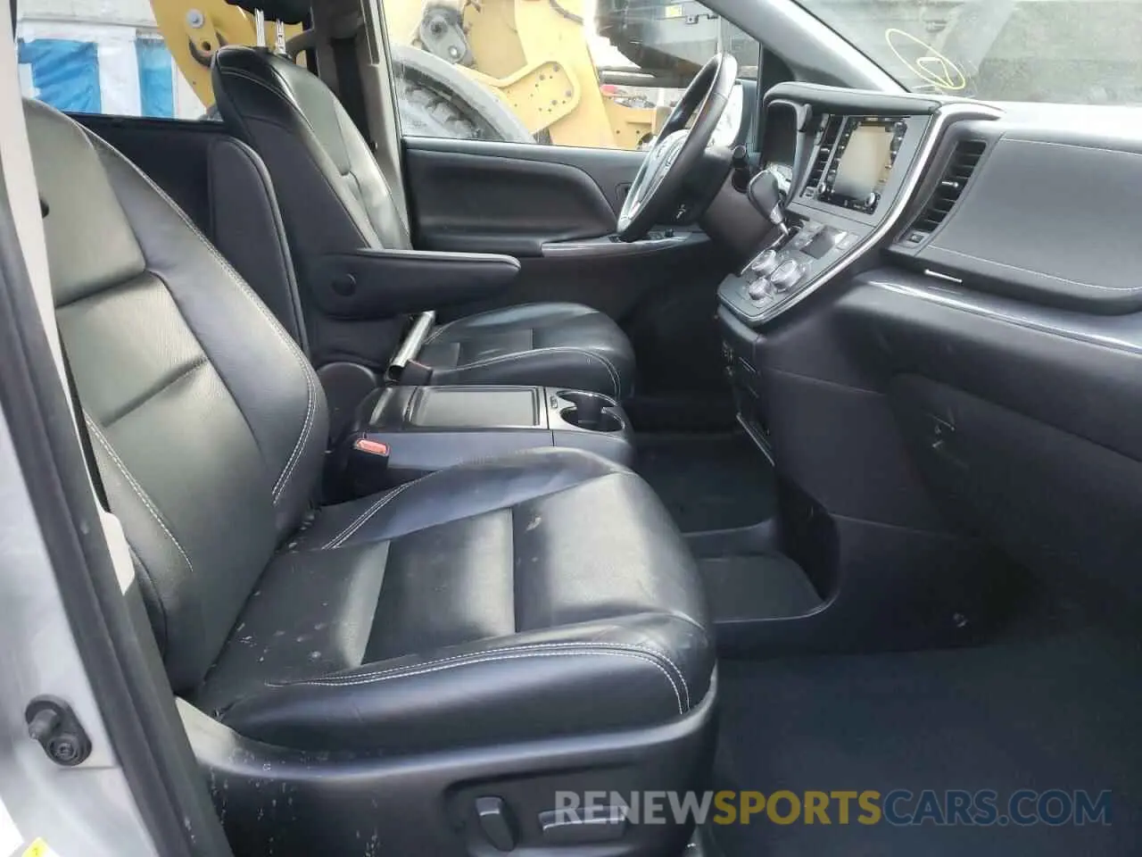 5 fotografías del automóvil dañado 5TDEZ3DC4KS220422 TOYOTA SIENNA 2019