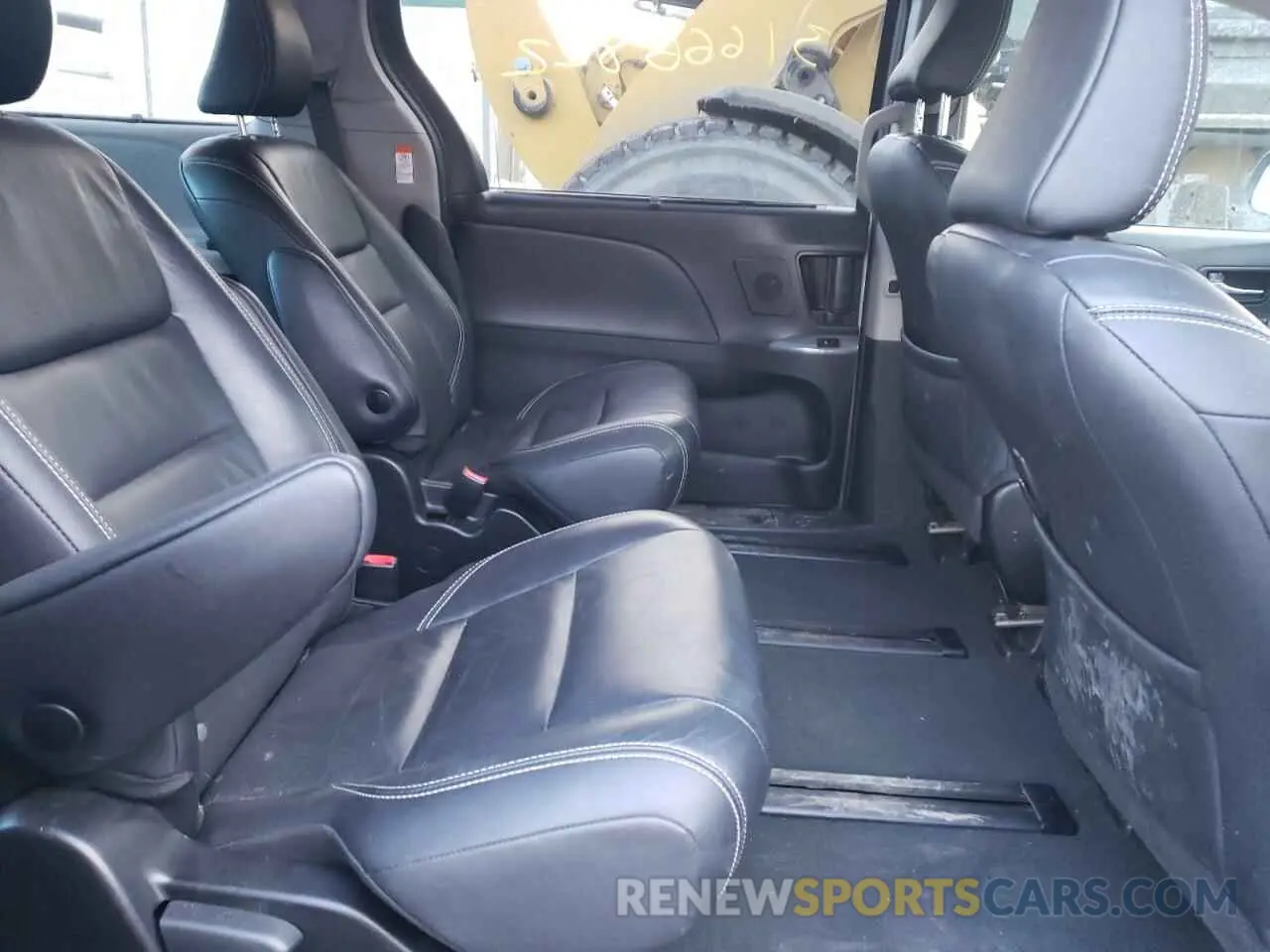 6 fotografías del automóvil dañado 5TDEZ3DC4KS220422 TOYOTA SIENNA 2019