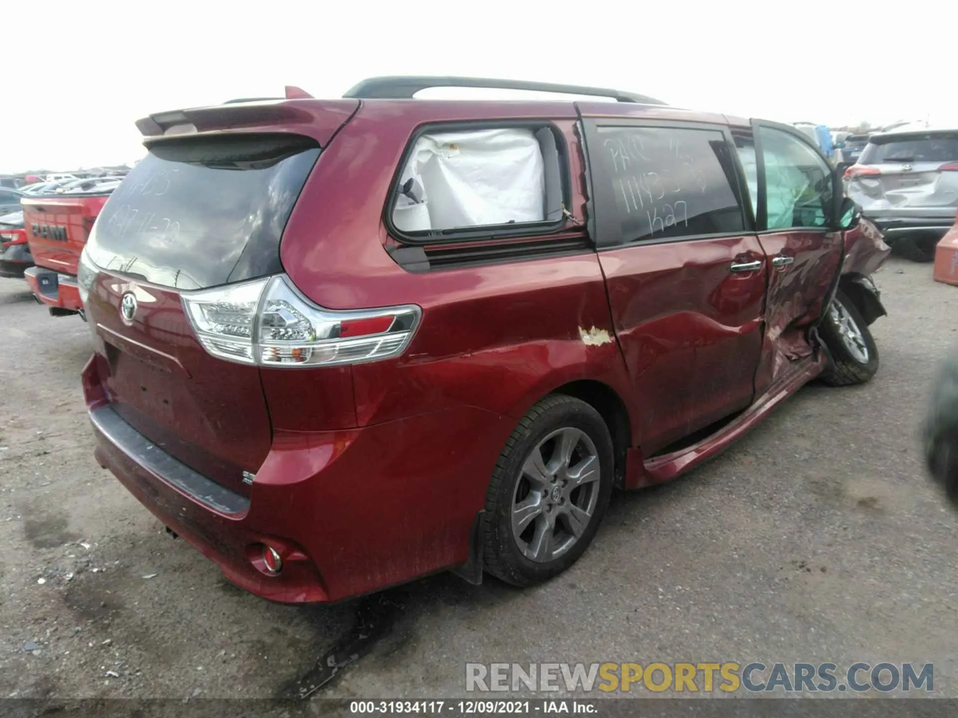 4 fotografías del automóvil dañado 5TDEZ3DC6KS216159 TOYOTA SIENNA 2019