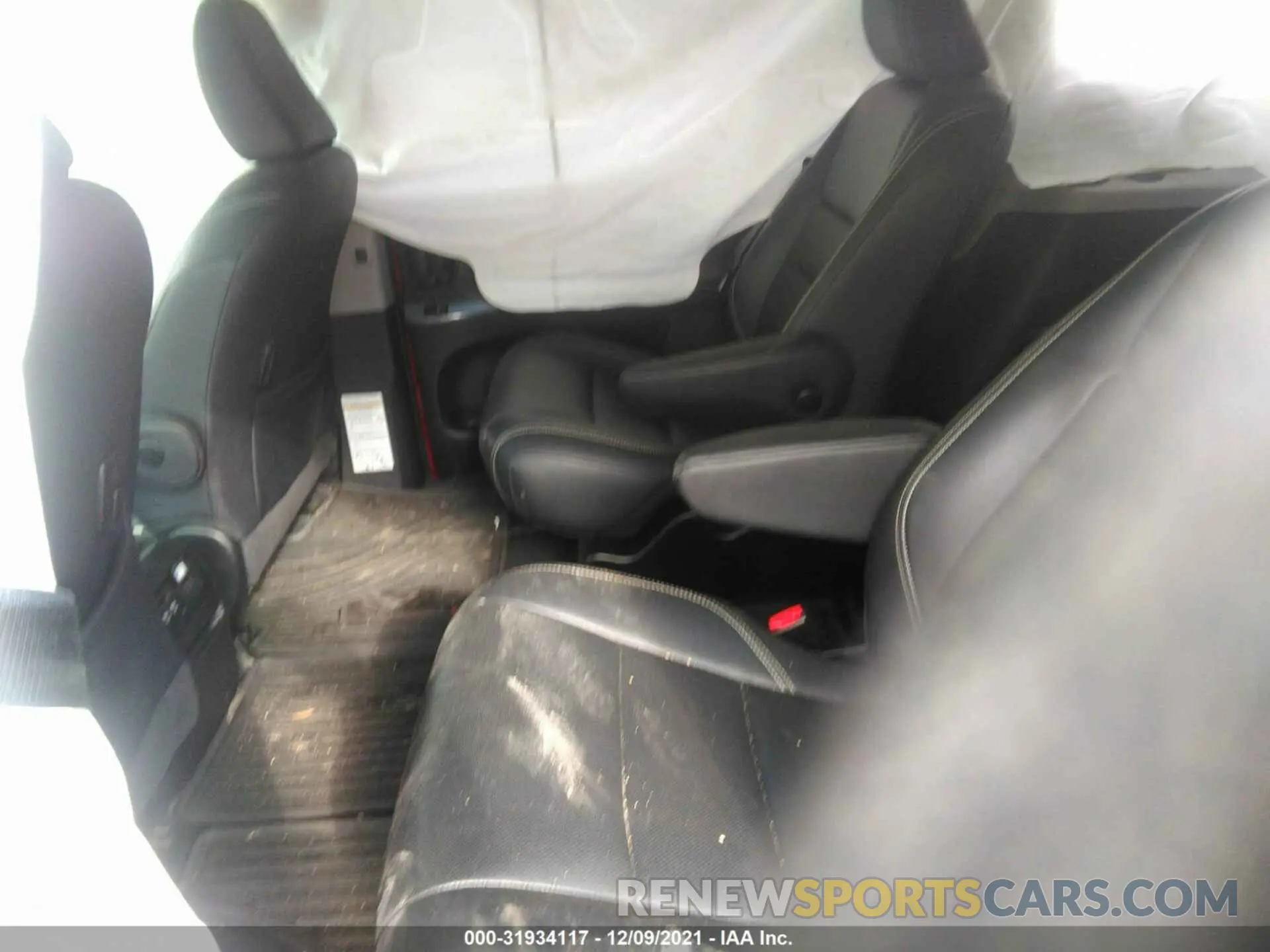 8 fotografías del automóvil dañado 5TDEZ3DC6KS216159 TOYOTA SIENNA 2019