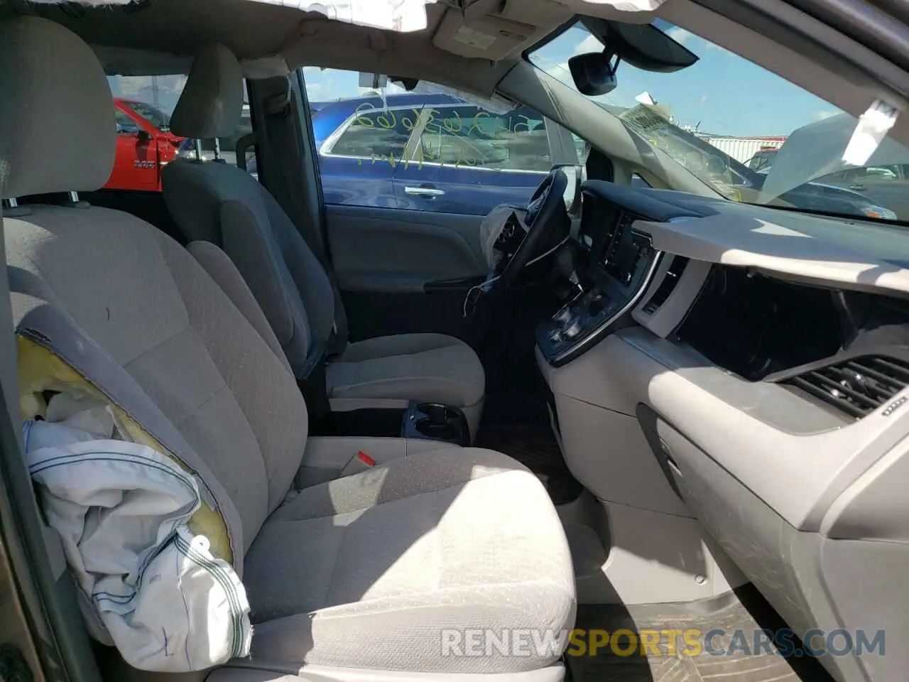 5 fotografías del automóvil dañado 5TDJZ3DC0KS227916 TOYOTA SIENNA 2019