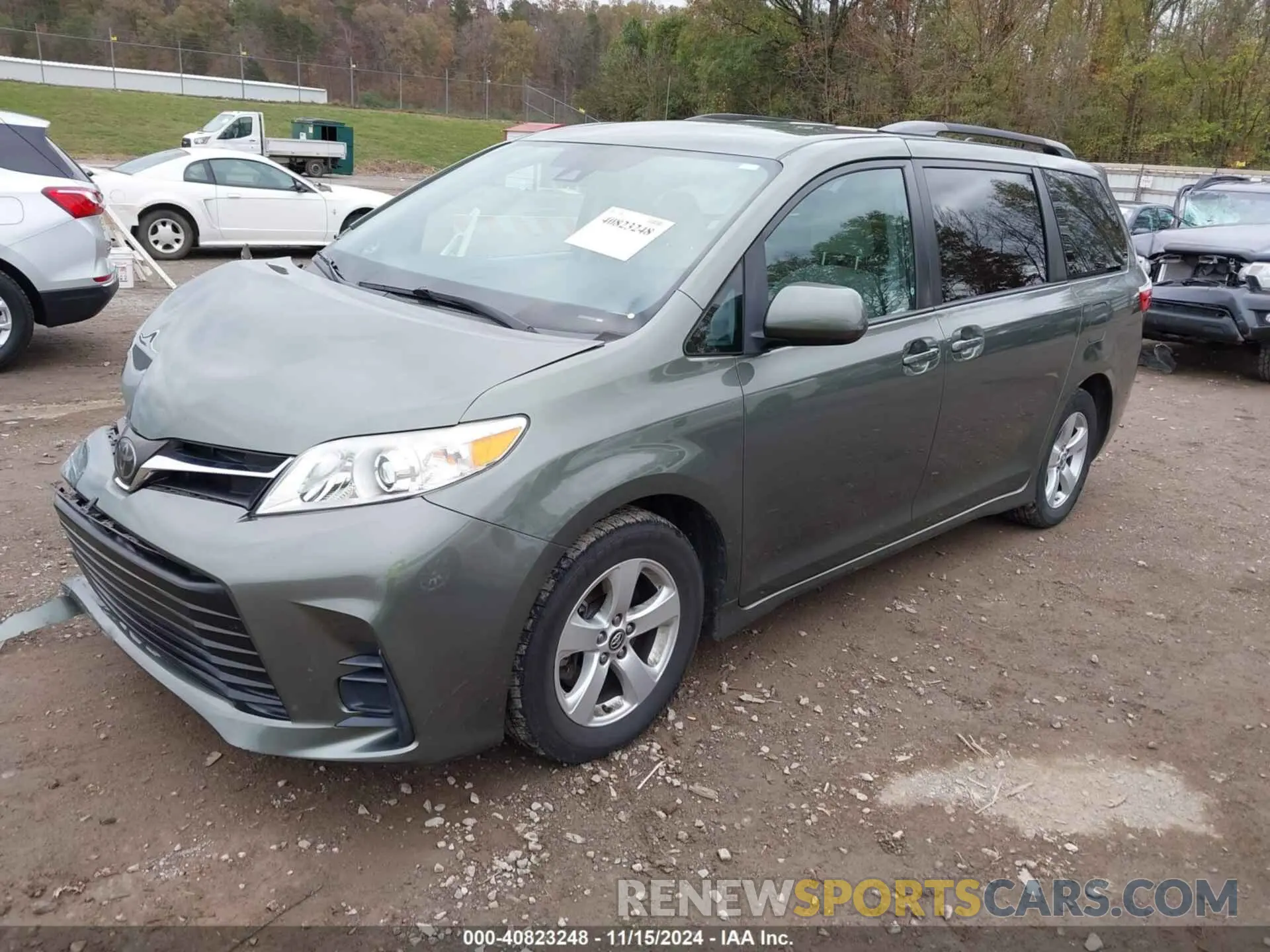 2 fotografías del automóvil dañado 5TDKZ3DC0KS014873 TOYOTA SIENNA 2019
