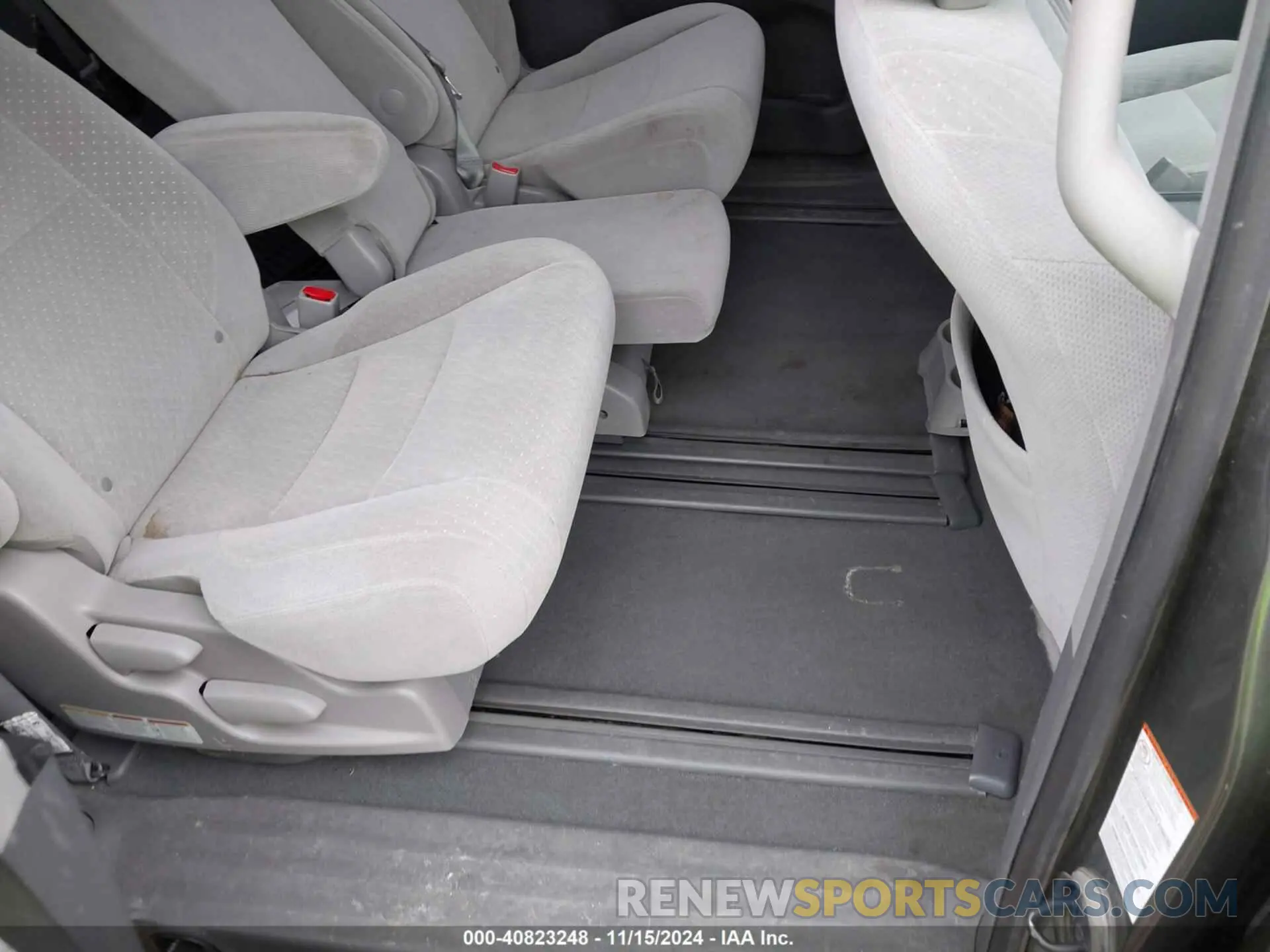 8 fotografías del automóvil dañado 5TDKZ3DC0KS014873 TOYOTA SIENNA 2019