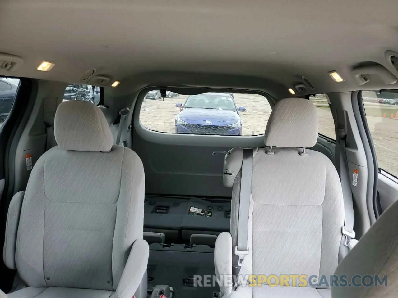 10 fotografías del automóvil dañado 5TDKZ3DC0KS018633 TOYOTA SIENNA 2019