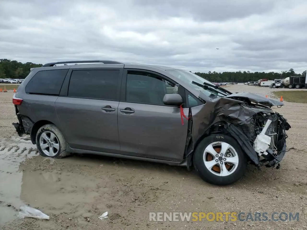4 fotografías del automóvil dañado 5TDKZ3DC0KS018633 TOYOTA SIENNA 2019
