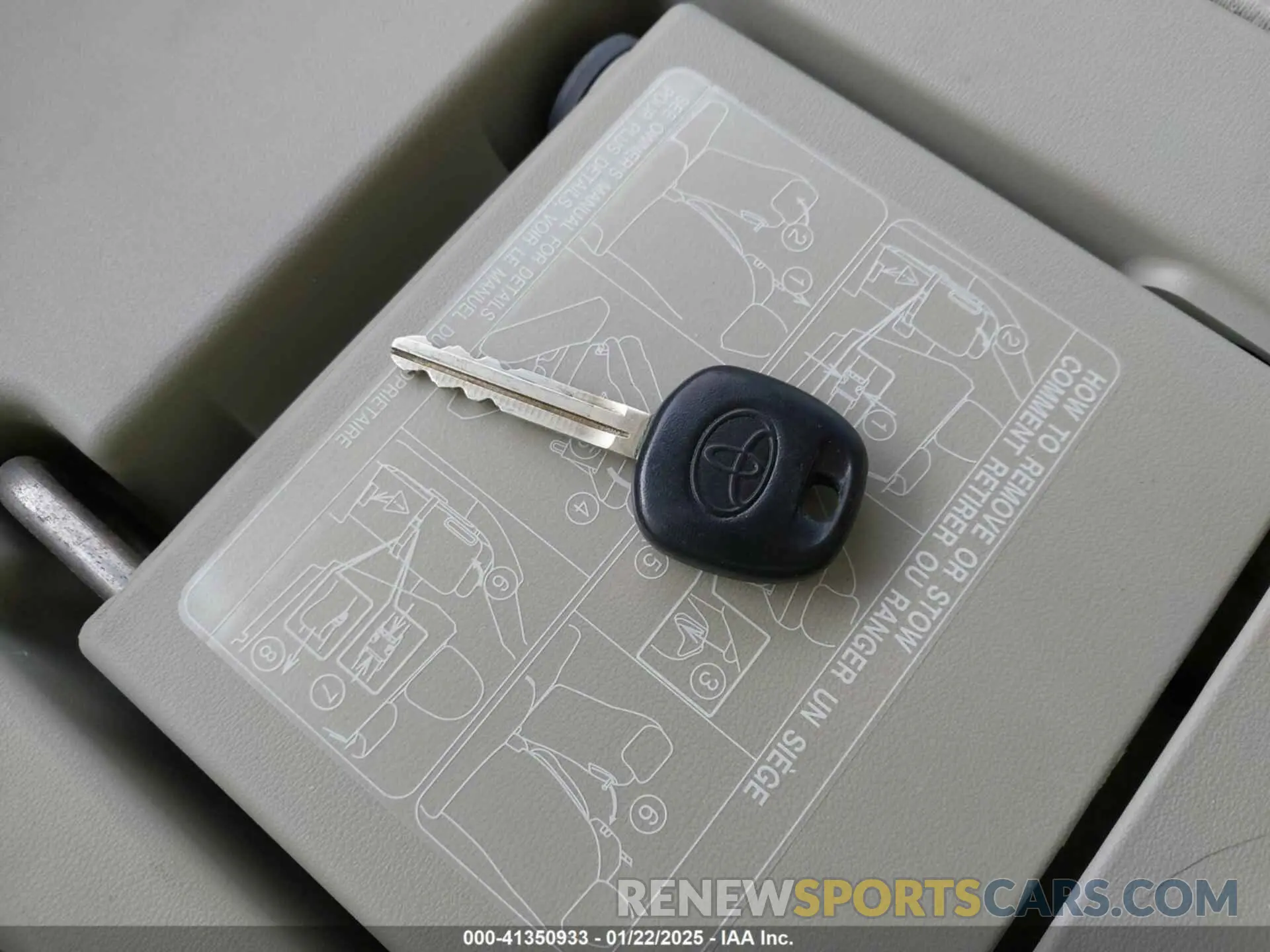 11 fotografías del automóvil dañado 5TDKZ3DC0KS970290 TOYOTA SIENNA 2019