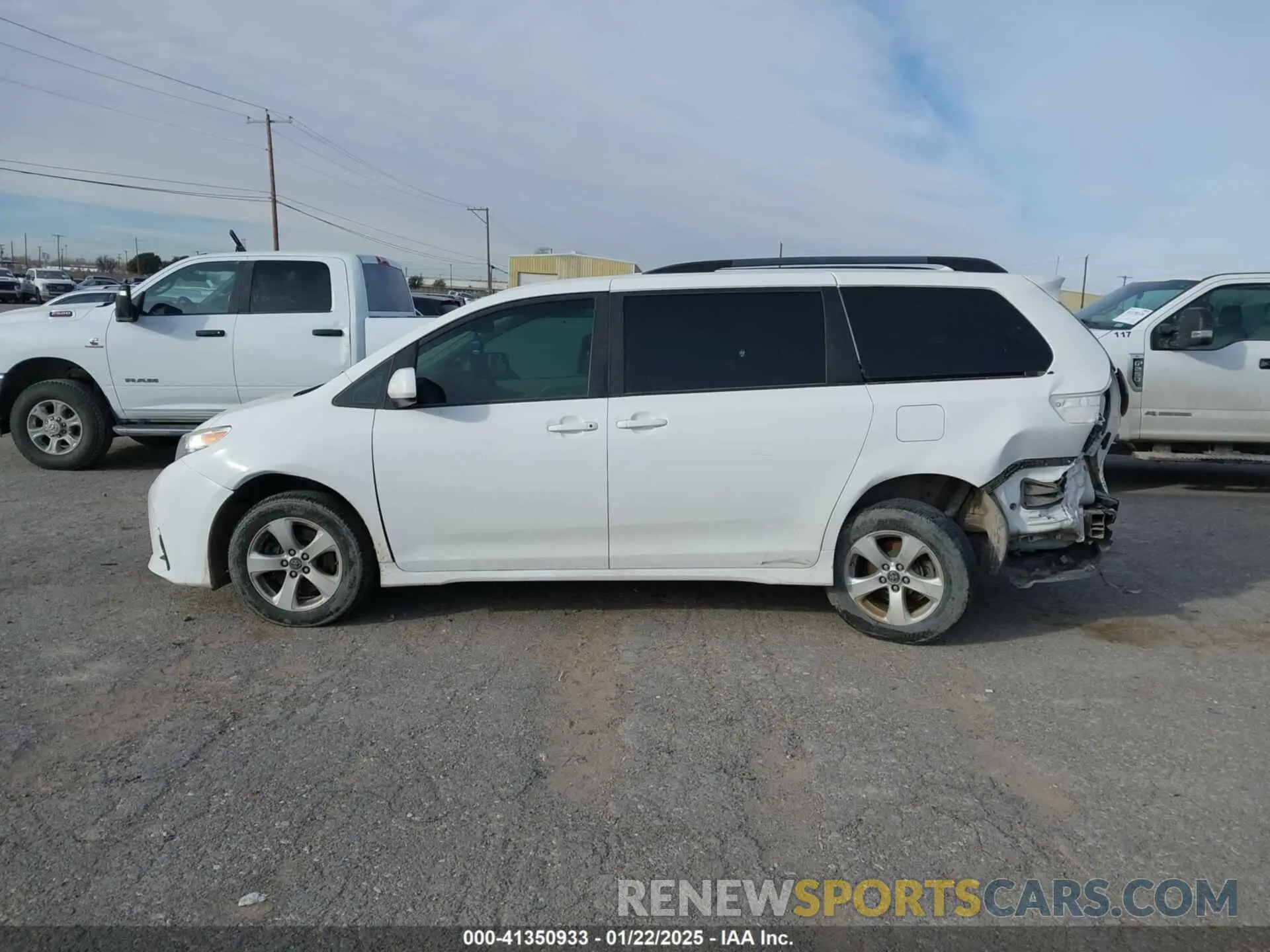 14 fotografías del automóvil dañado 5TDKZ3DC0KS970290 TOYOTA SIENNA 2019