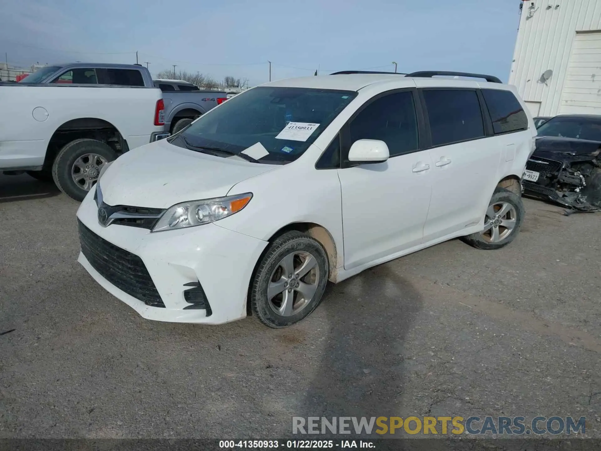 2 fotografías del automóvil dañado 5TDKZ3DC0KS970290 TOYOTA SIENNA 2019