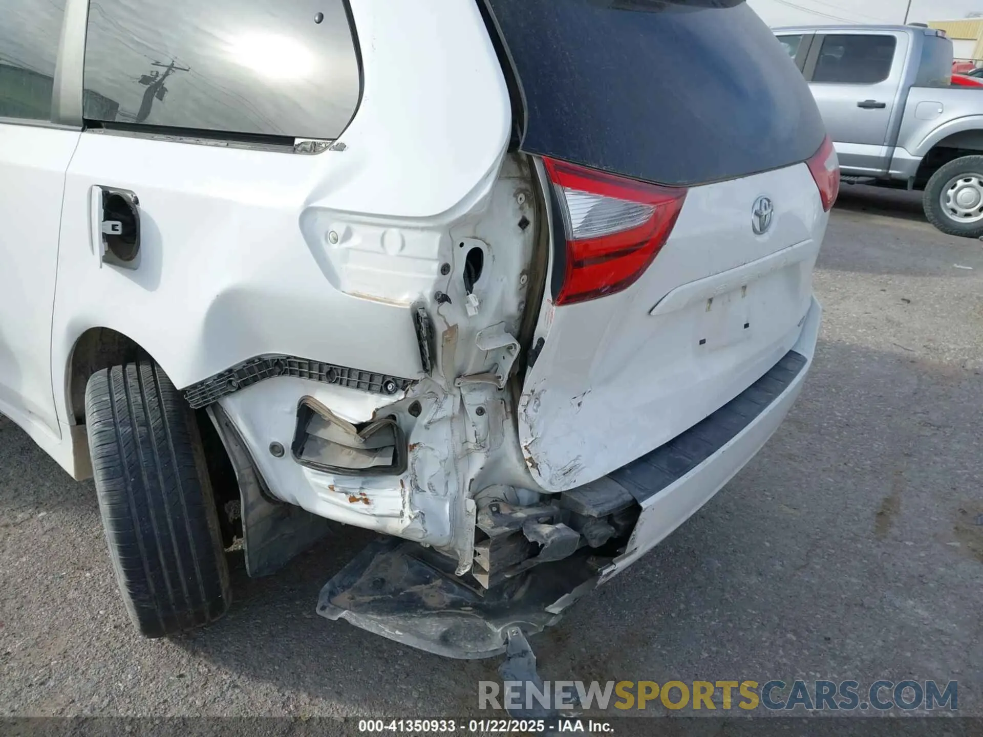 6 fotografías del automóvil dañado 5TDKZ3DC0KS970290 TOYOTA SIENNA 2019