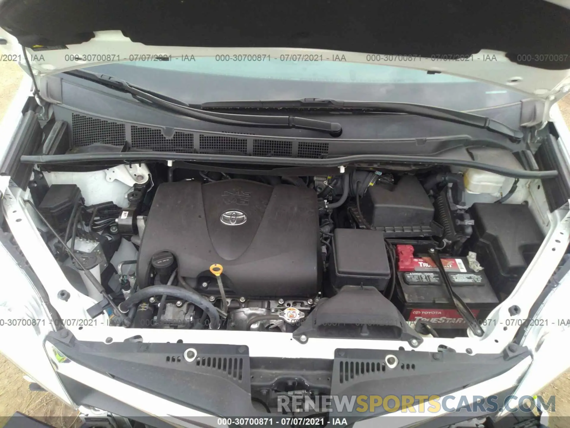 10 fotografías del automóvil dañado 5TDKZ3DC0KS979829 TOYOTA SIENNA 2019
