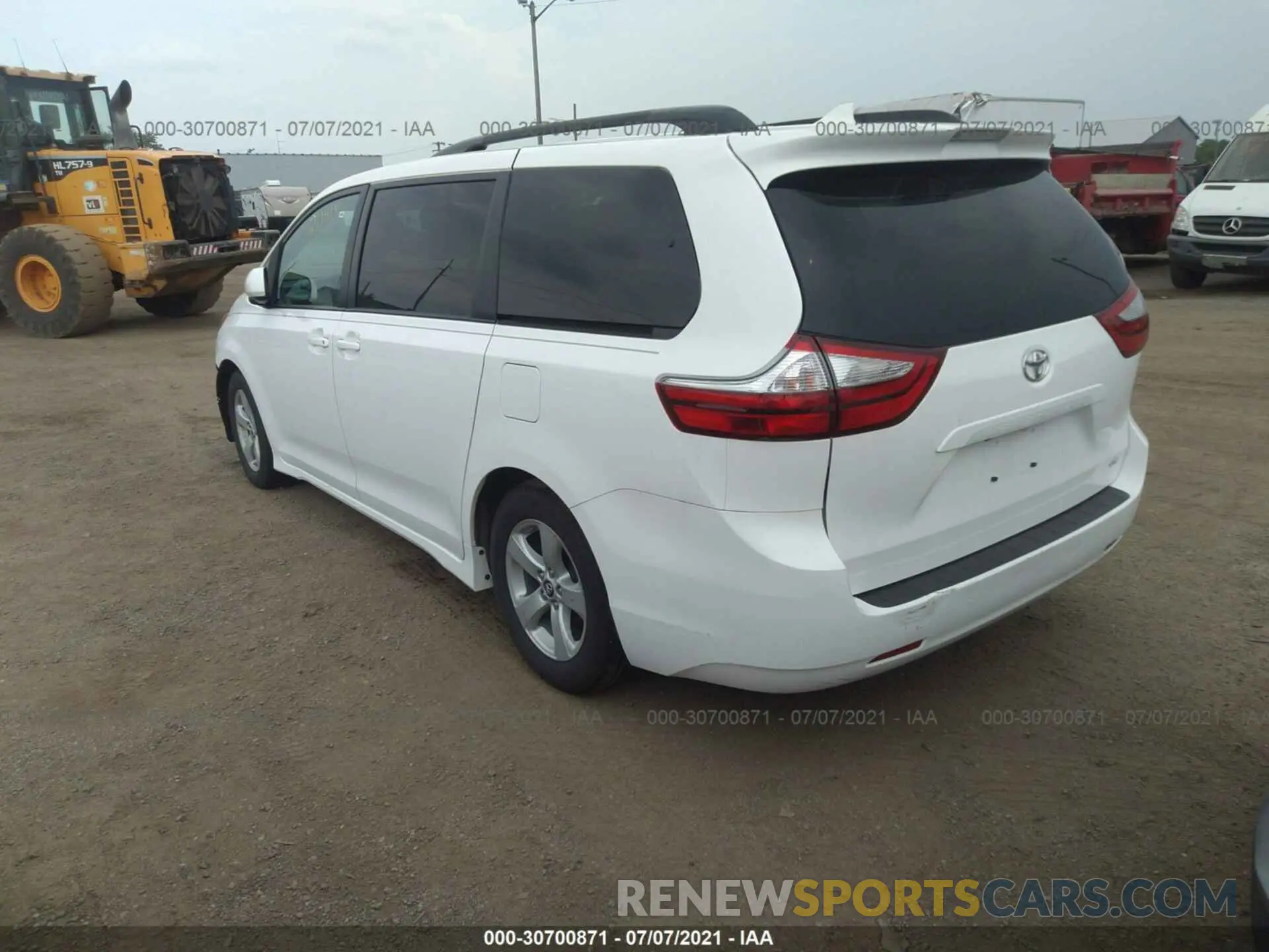3 fotografías del automóvil dañado 5TDKZ3DC0KS979829 TOYOTA SIENNA 2019
