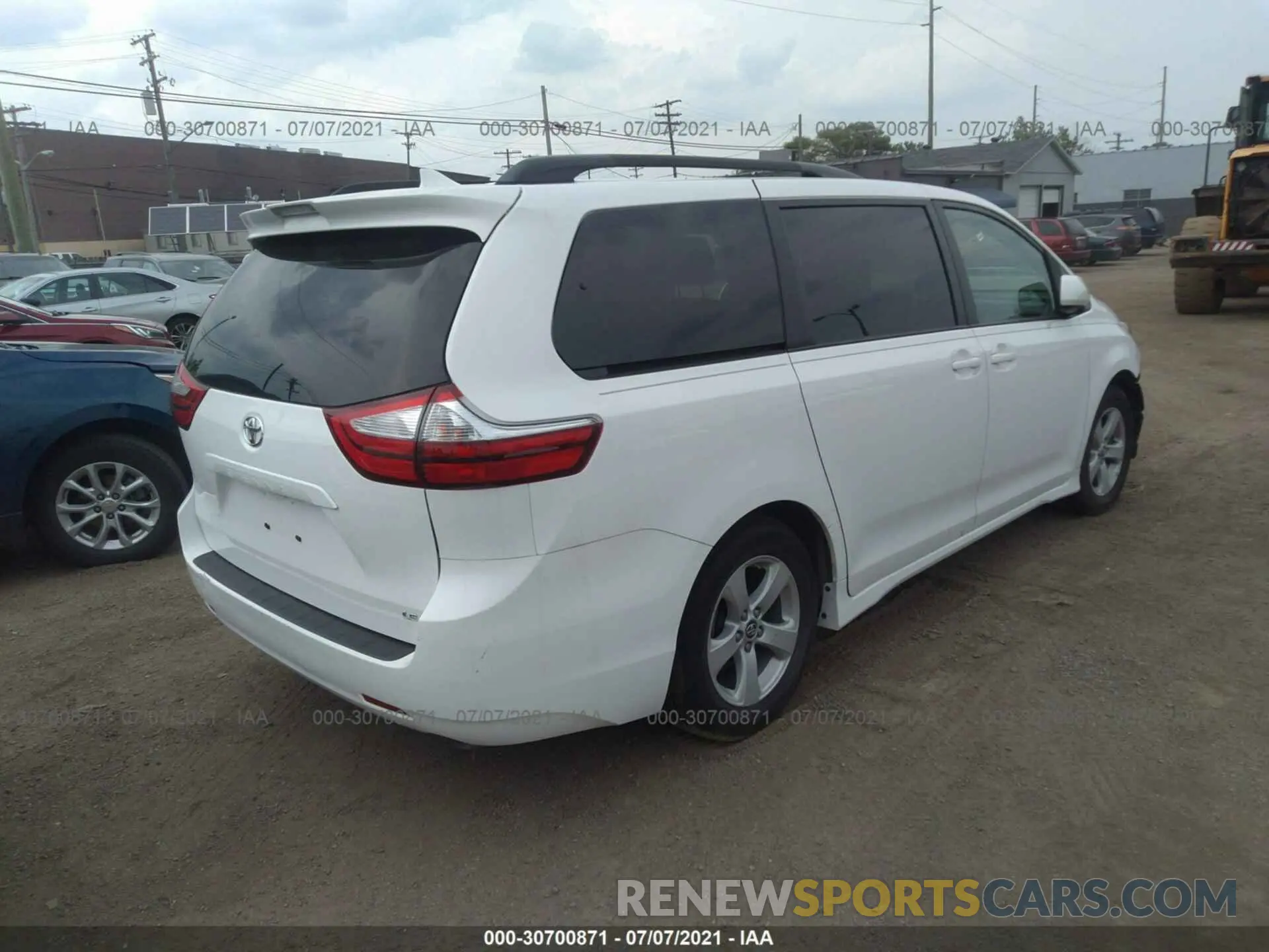 4 fotografías del automóvil dañado 5TDKZ3DC0KS979829 TOYOTA SIENNA 2019