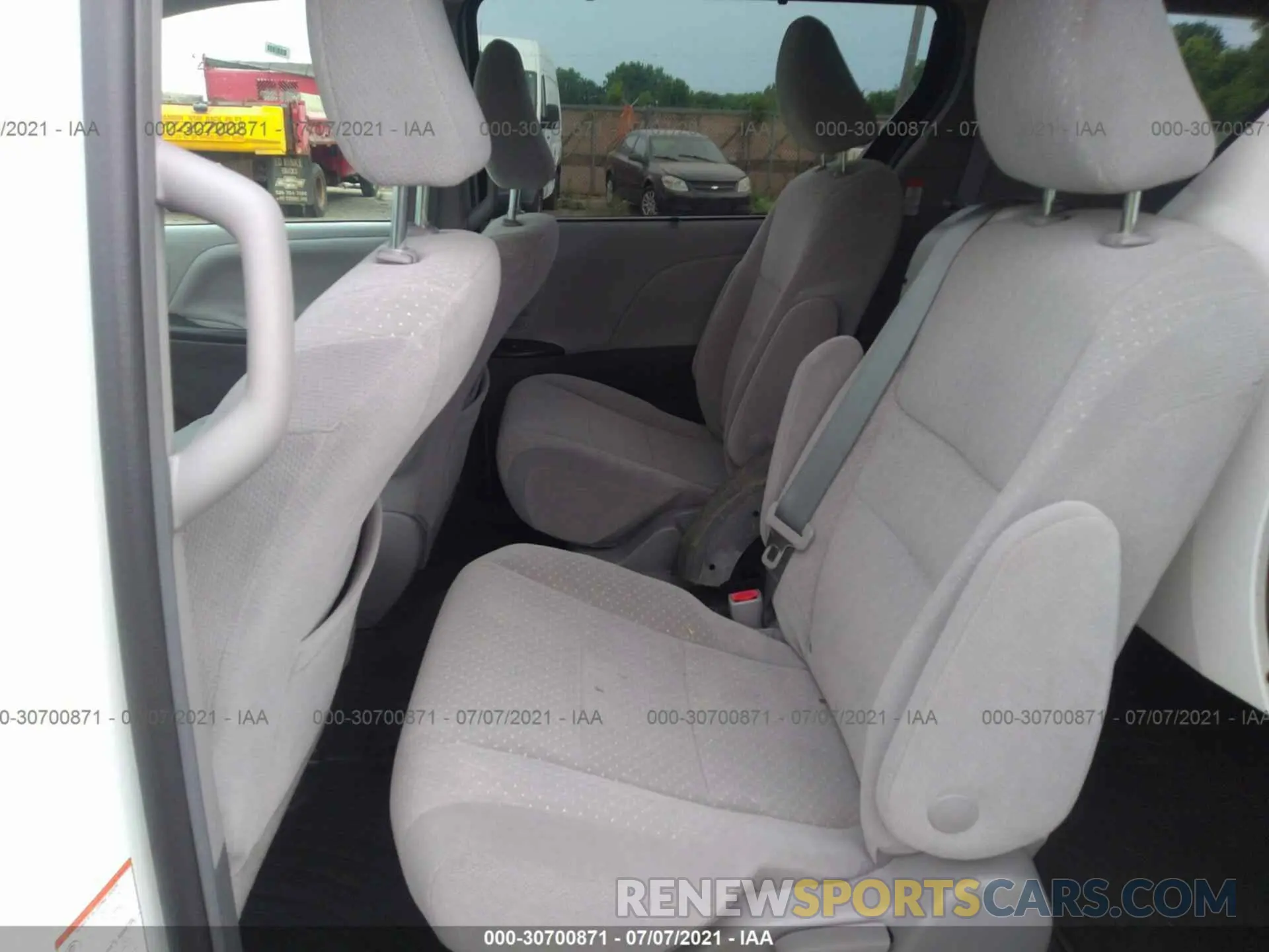 8 fotografías del automóvil dañado 5TDKZ3DC0KS979829 TOYOTA SIENNA 2019