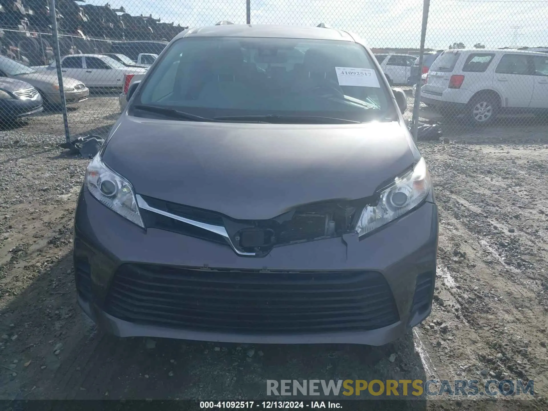 12 fotografías del automóvil dañado 5TDKZ3DC0KS981600 TOYOTA SIENNA 2019