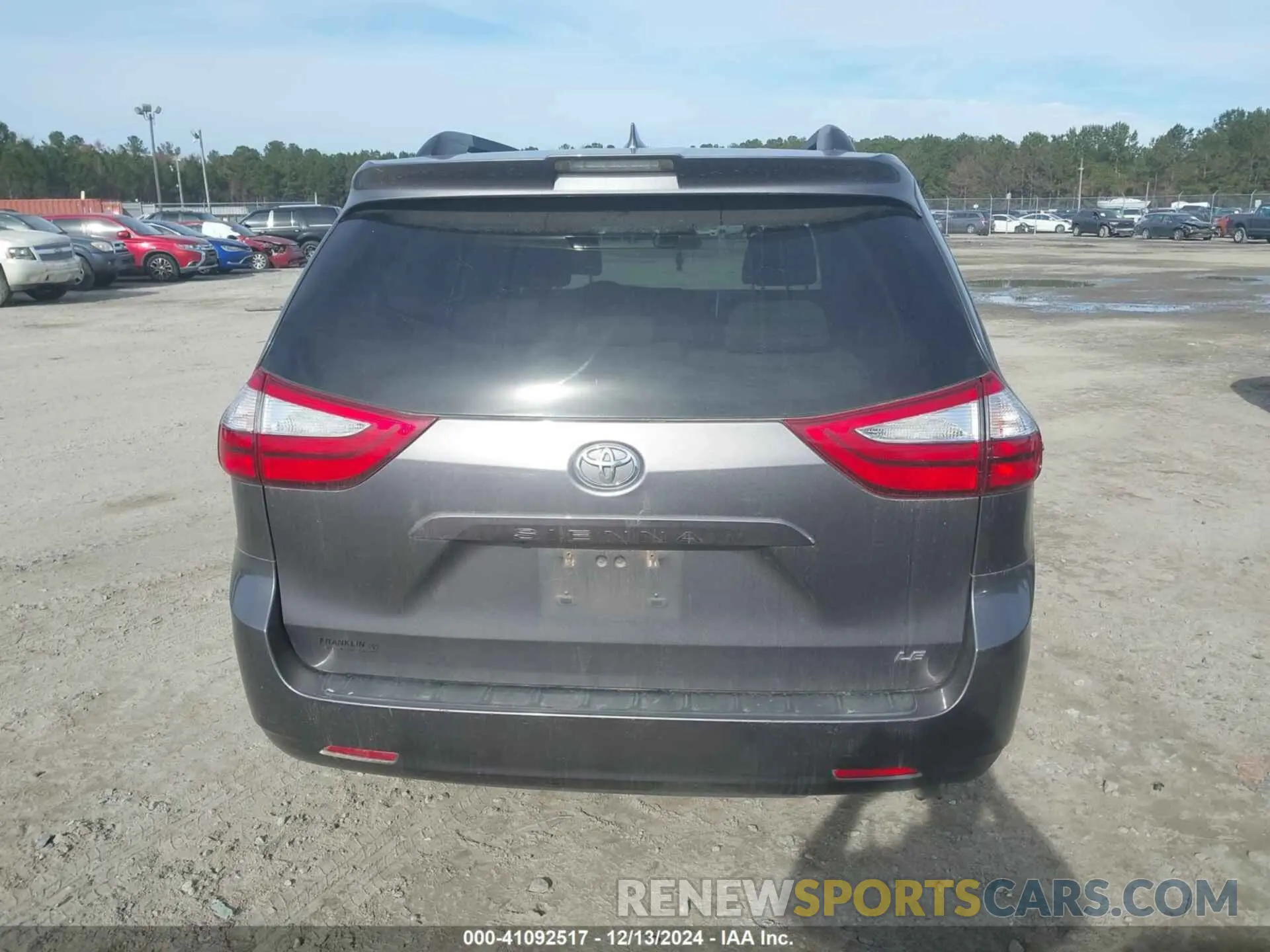 16 fotografías del automóvil dañado 5TDKZ3DC0KS981600 TOYOTA SIENNA 2019