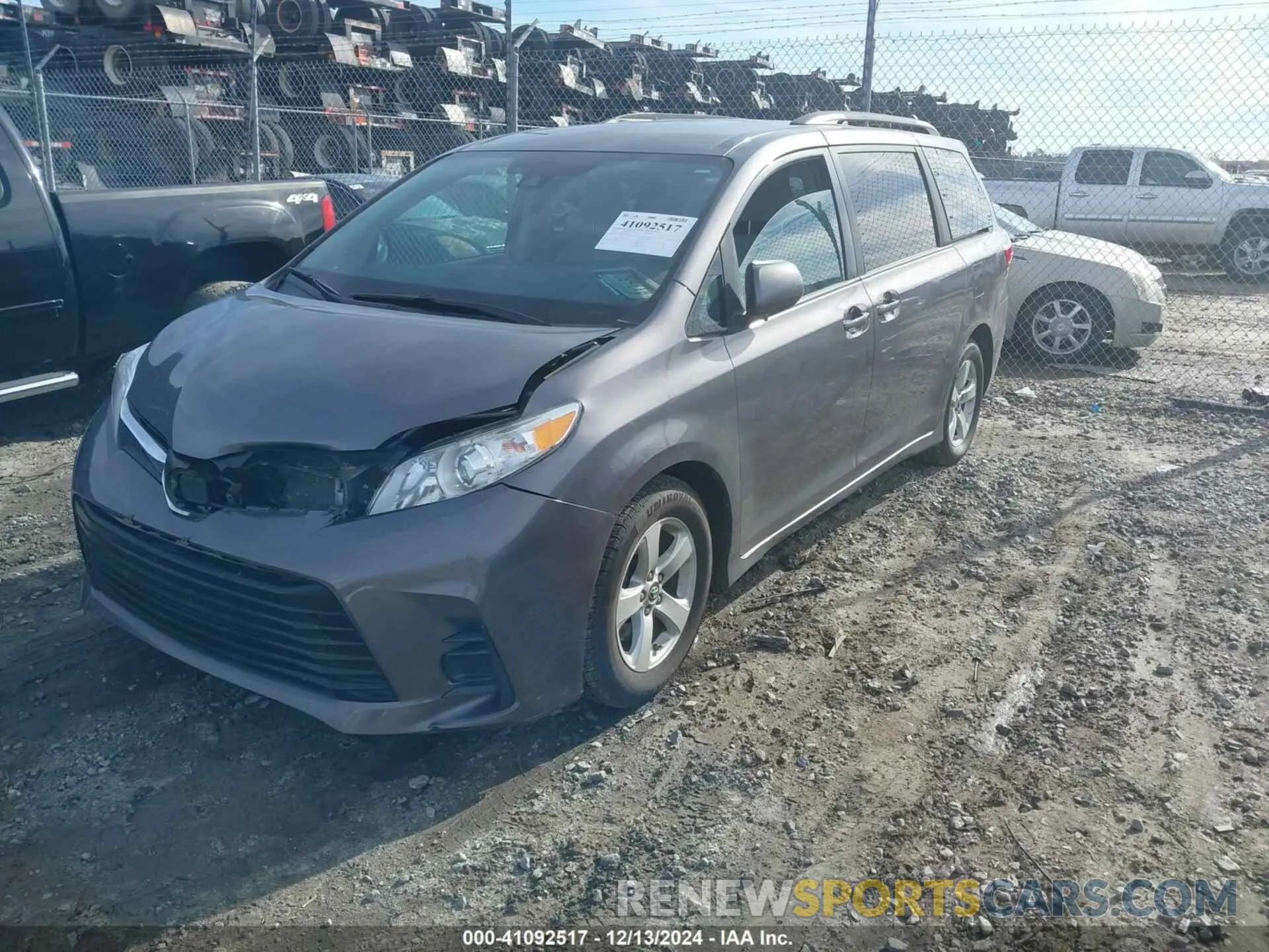 2 fotografías del automóvil dañado 5TDKZ3DC0KS981600 TOYOTA SIENNA 2019