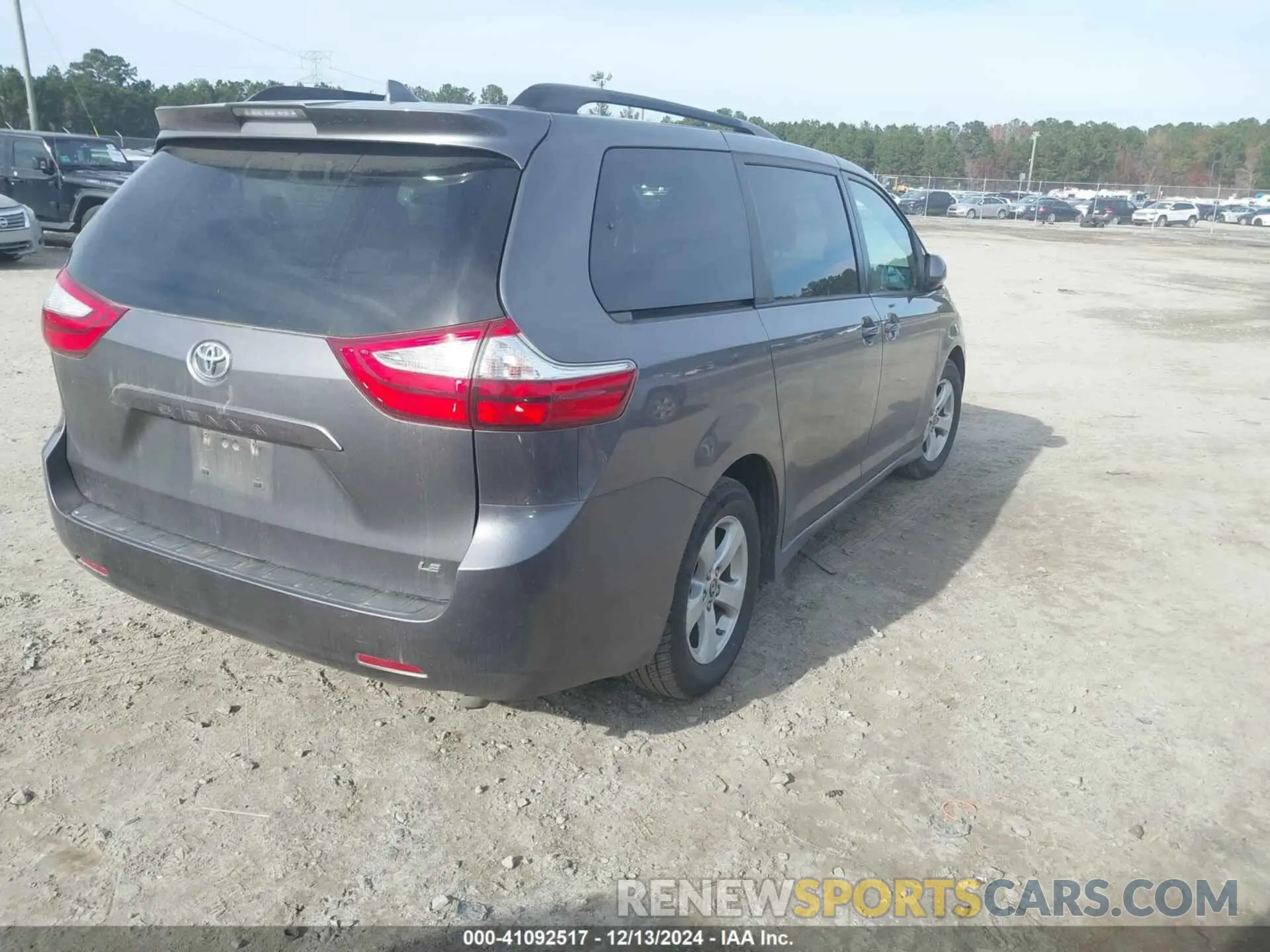 4 fotografías del automóvil dañado 5TDKZ3DC0KS981600 TOYOTA SIENNA 2019