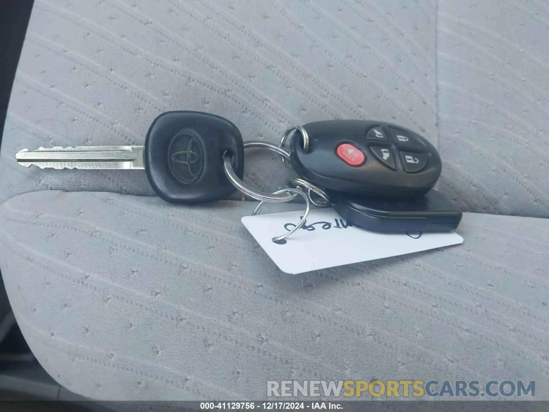 11 fotografías del automóvil dañado 5TDKZ3DC3KS009750 TOYOTA SIENNA 2019