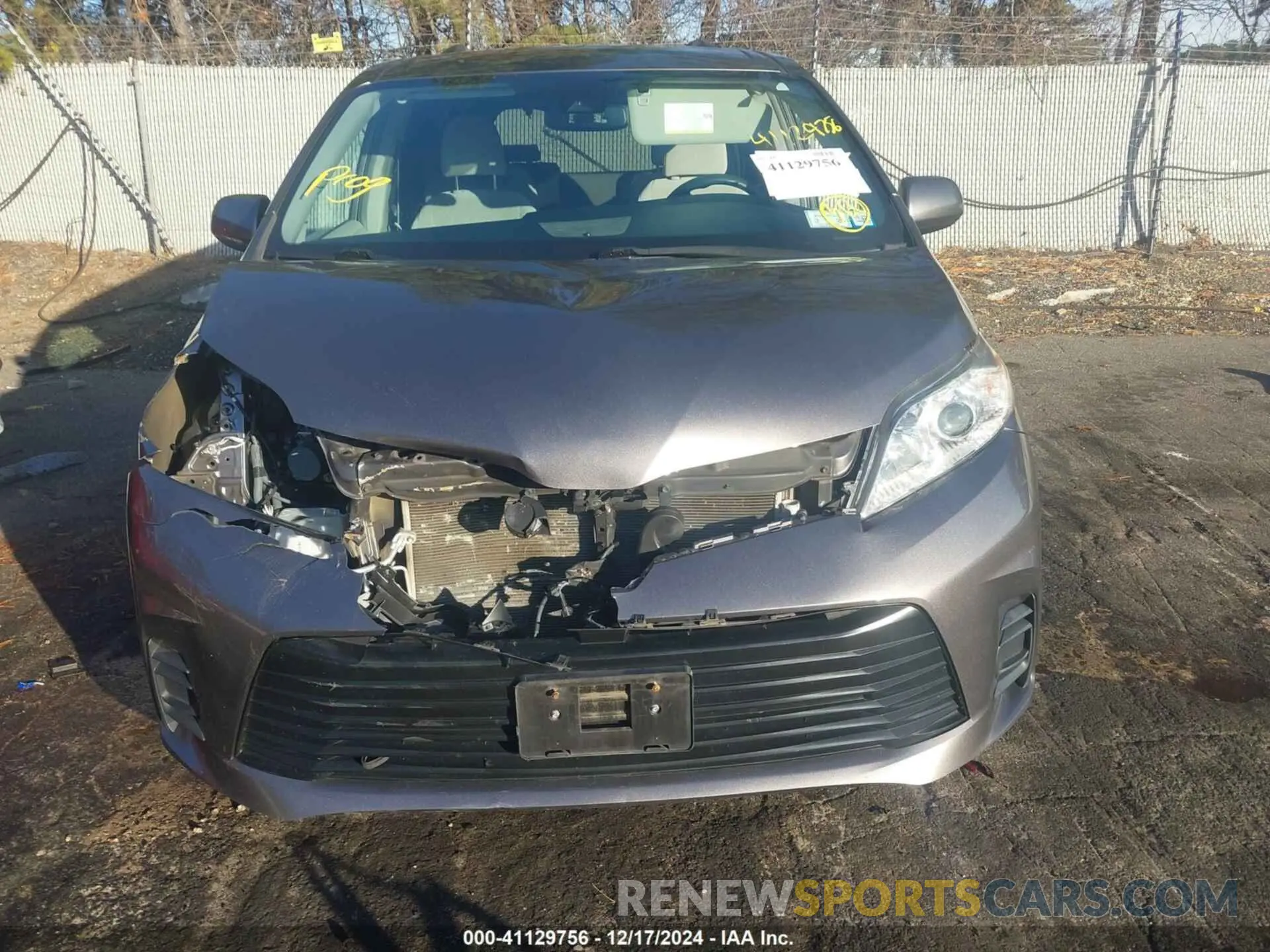 12 fotografías del automóvil dañado 5TDKZ3DC3KS009750 TOYOTA SIENNA 2019