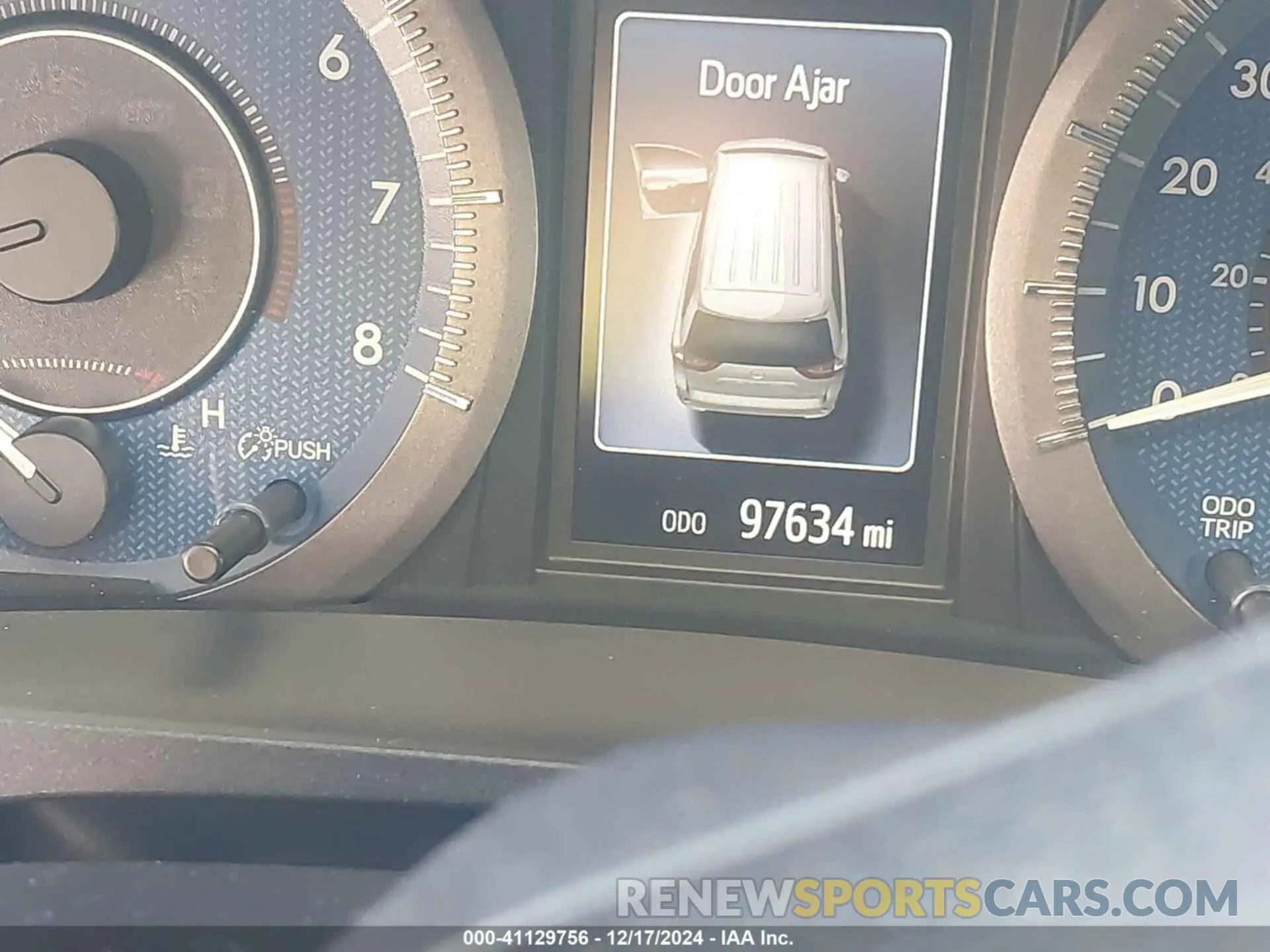 7 fotografías del automóvil dañado 5TDKZ3DC3KS009750 TOYOTA SIENNA 2019