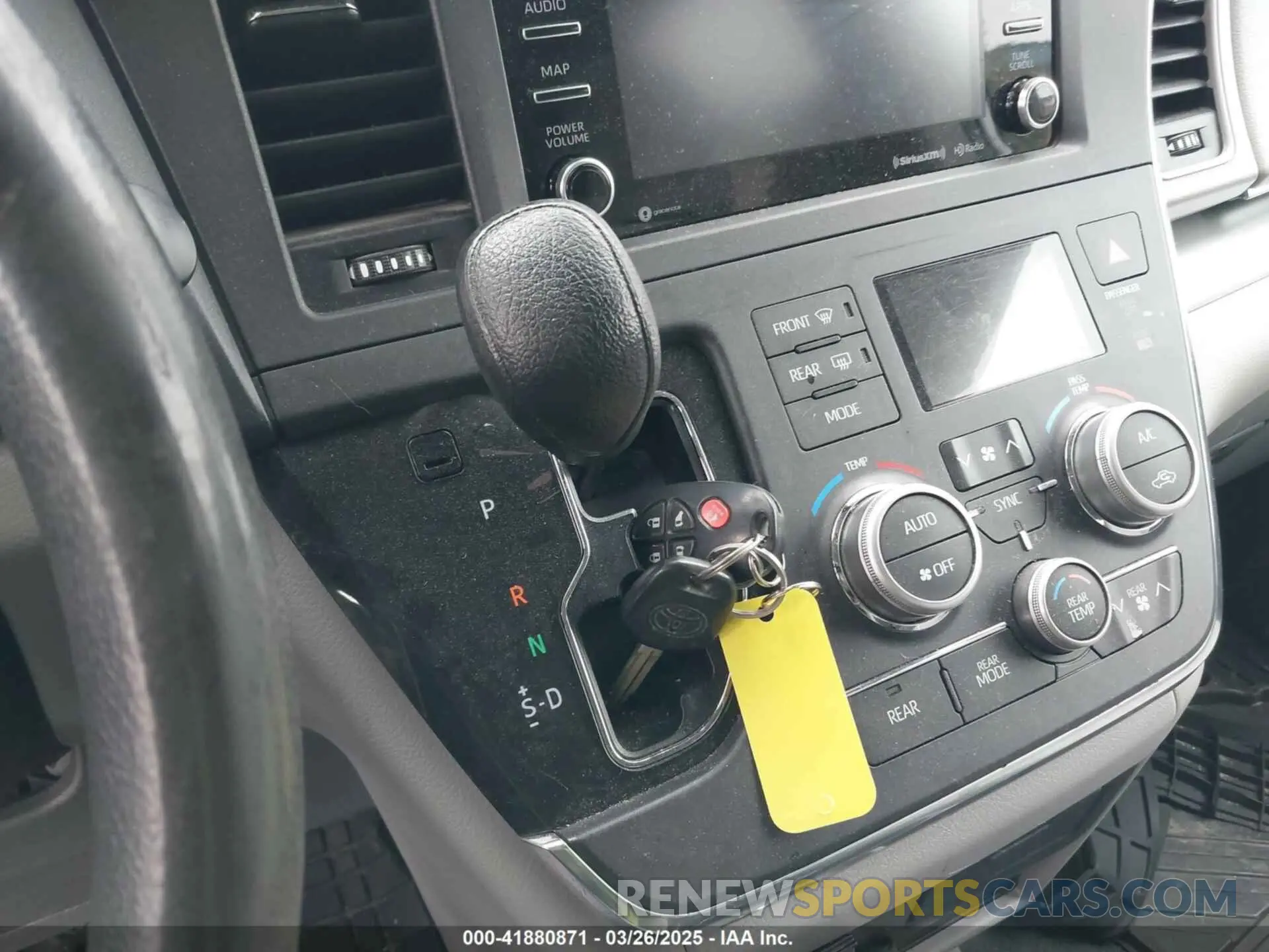 11 fotografías del automóvil dañado 5TDKZ3DC4KS002127 TOYOTA SIENNA 2019