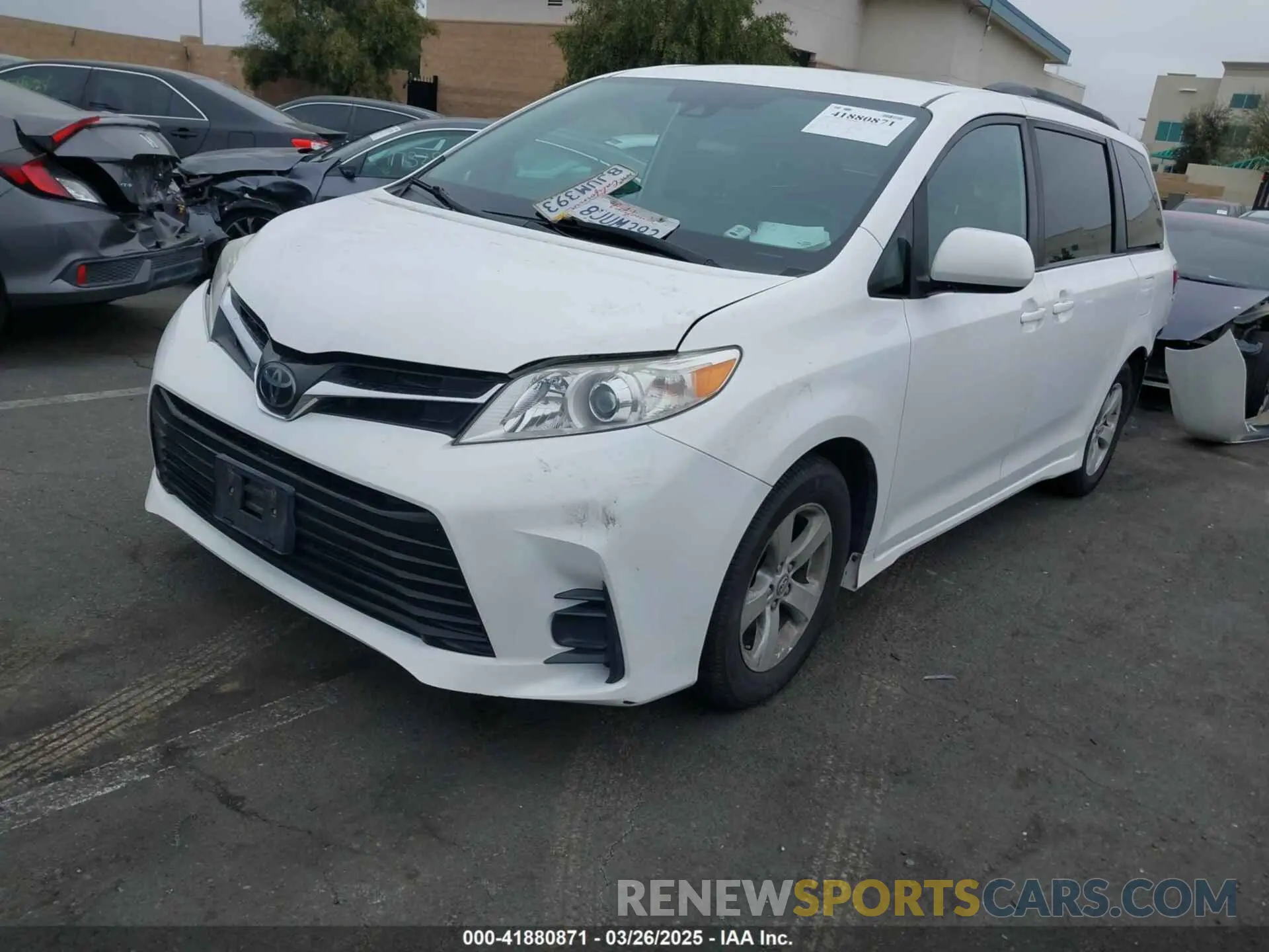 2 fotografías del automóvil dañado 5TDKZ3DC4KS002127 TOYOTA SIENNA 2019