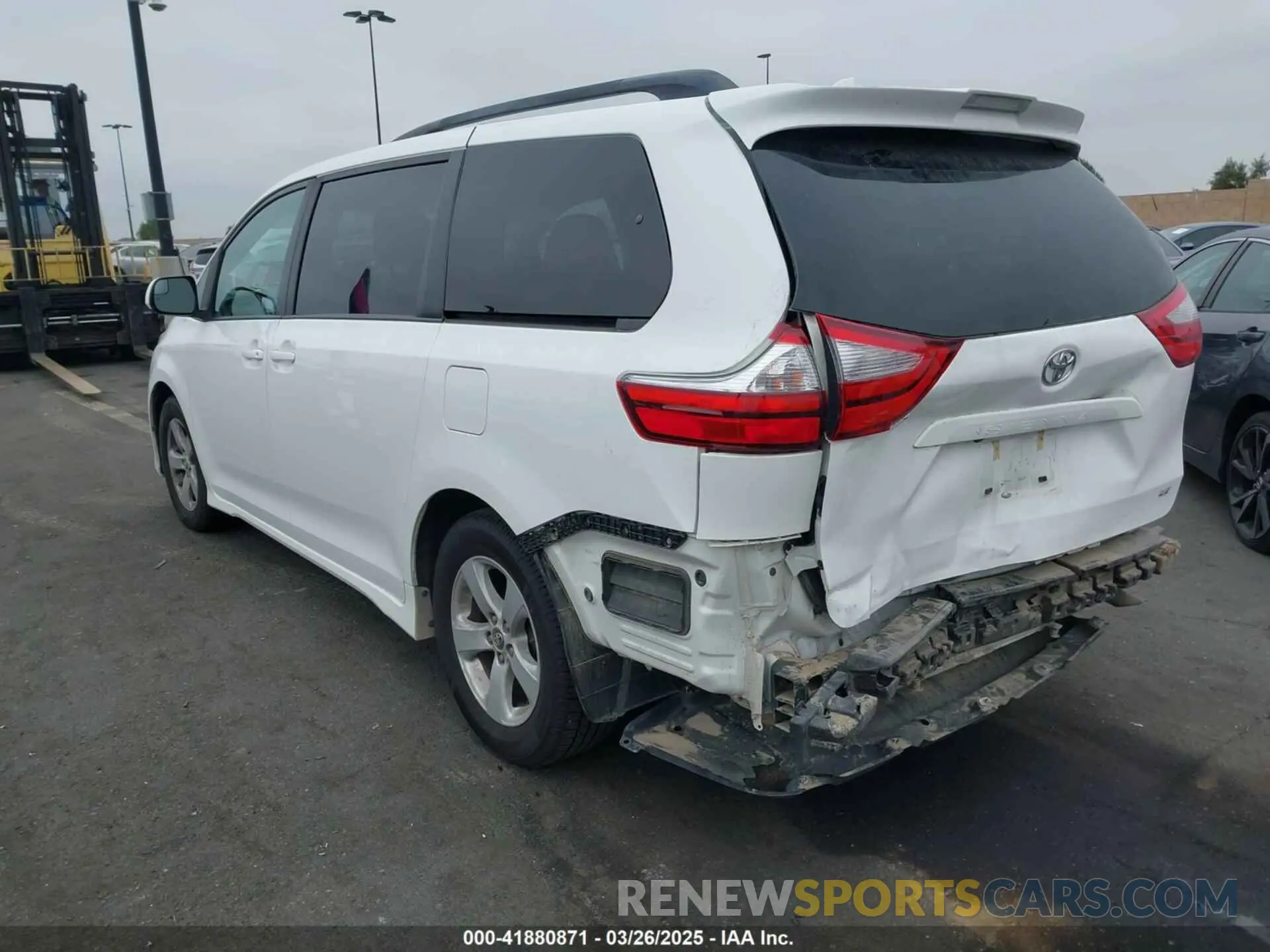3 fotografías del automóvil dañado 5TDKZ3DC4KS002127 TOYOTA SIENNA 2019