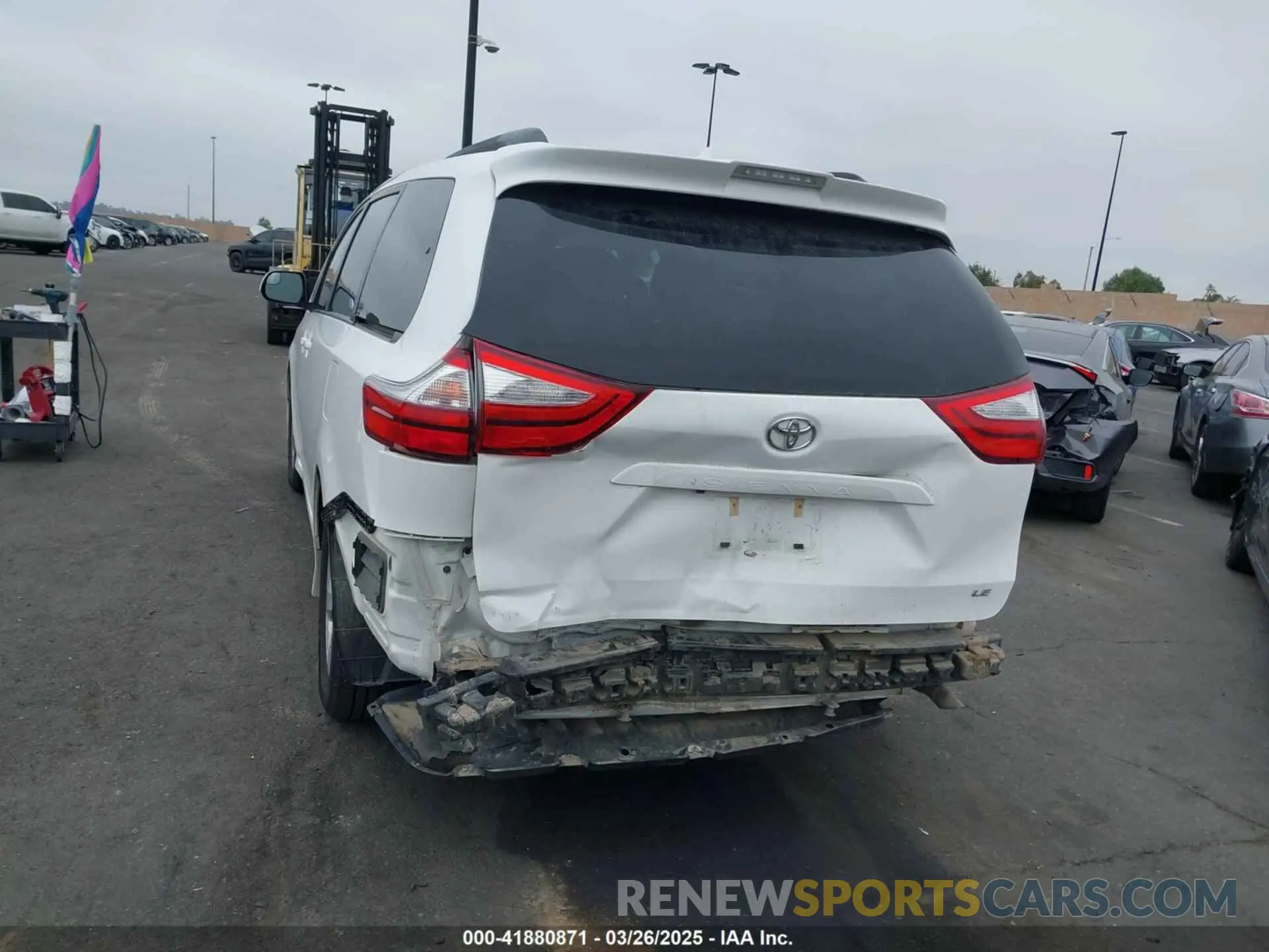 6 fotografías del automóvil dañado 5TDKZ3DC4KS002127 TOYOTA SIENNA 2019