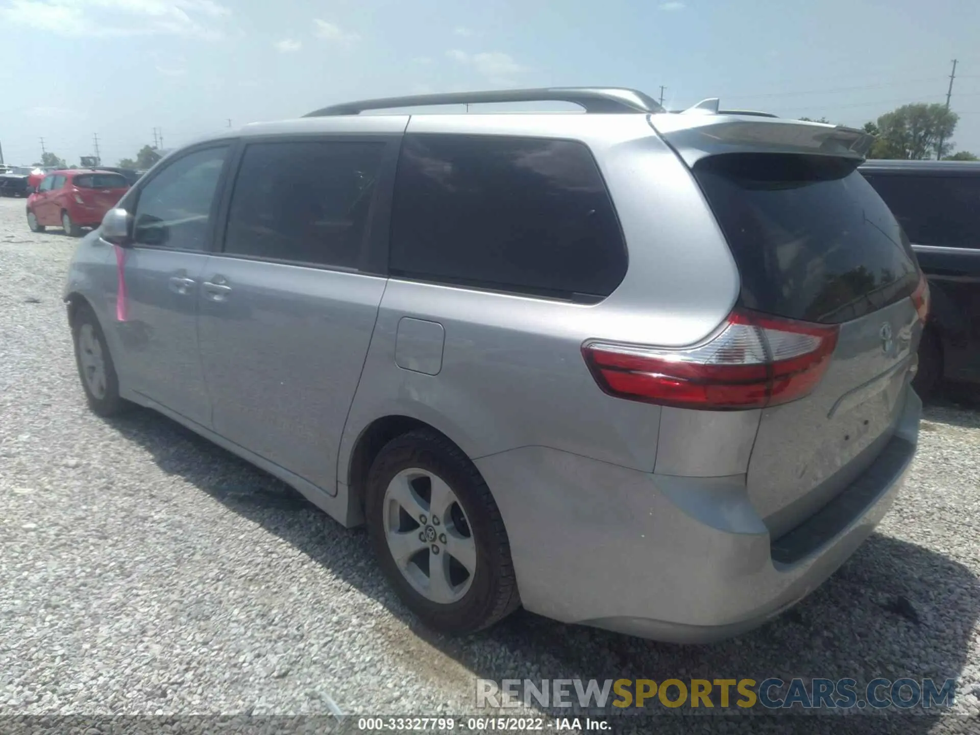 3 fotografías del automóvil dañado 5TDKZ3DC4KS020160 TOYOTA SIENNA 2019