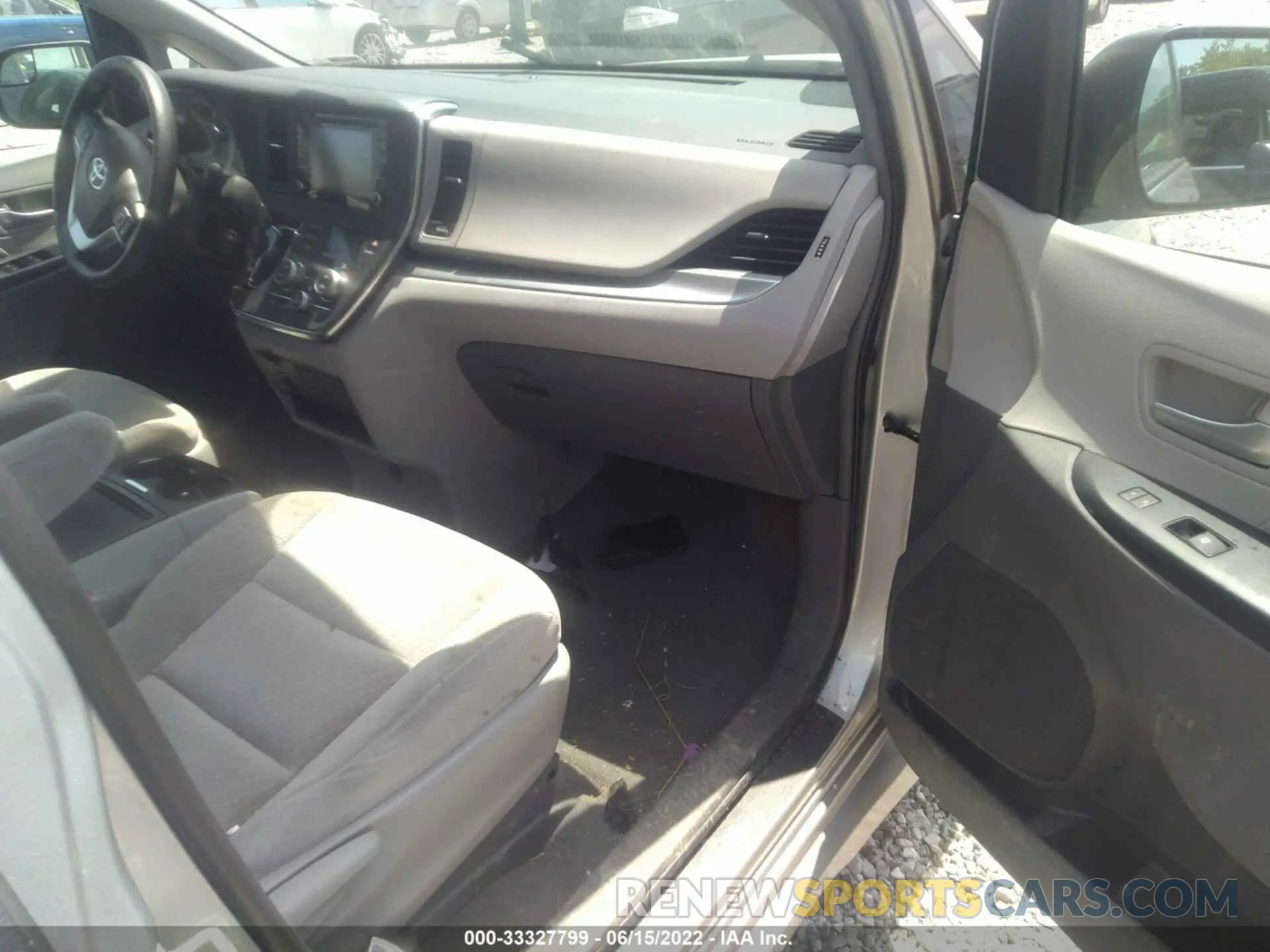 5 fotografías del automóvil dañado 5TDKZ3DC4KS020160 TOYOTA SIENNA 2019