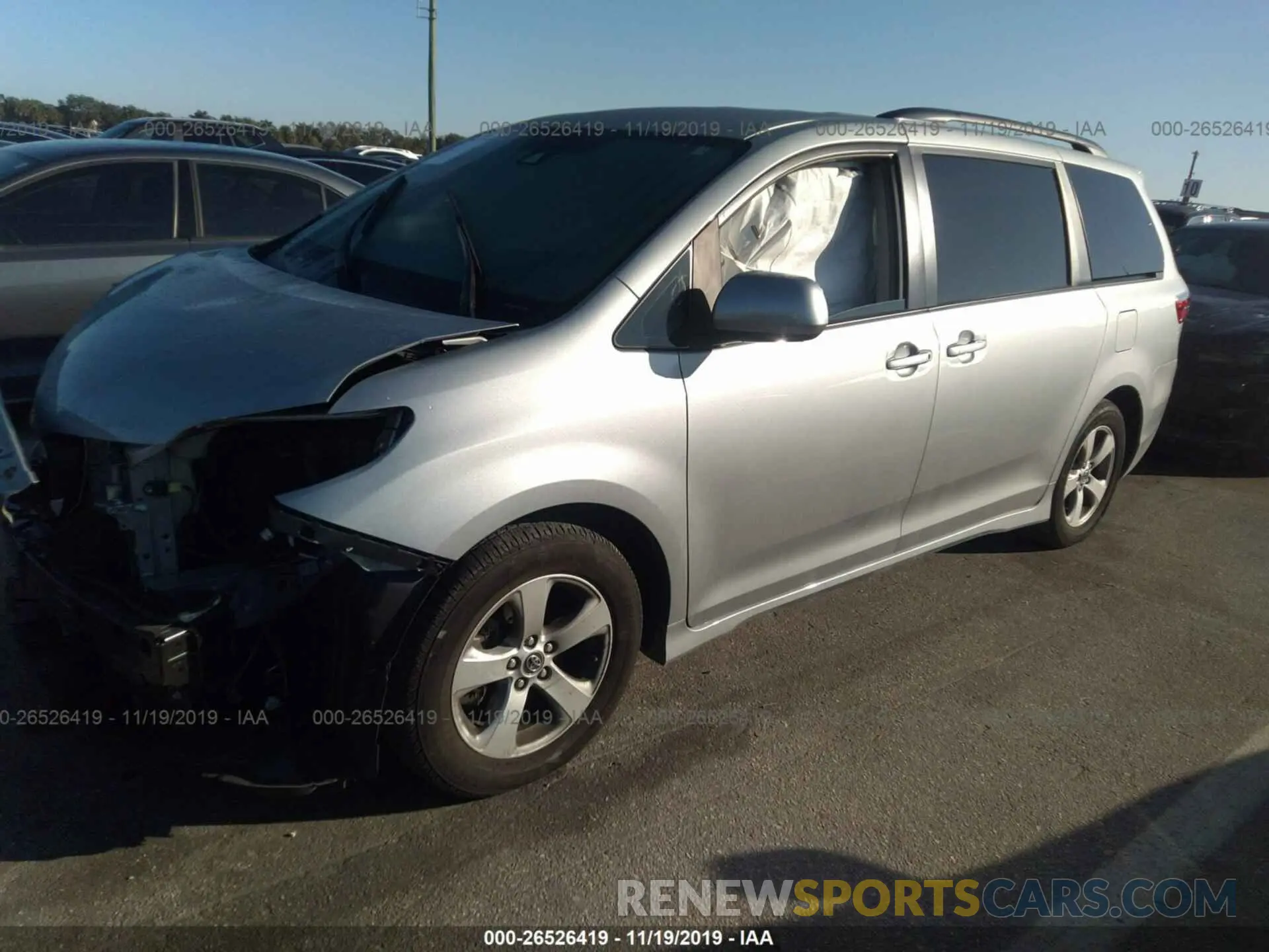 2 fotografías del automóvil dañado 5TDKZ3DC5KS001259 TOYOTA SIENNA 2019