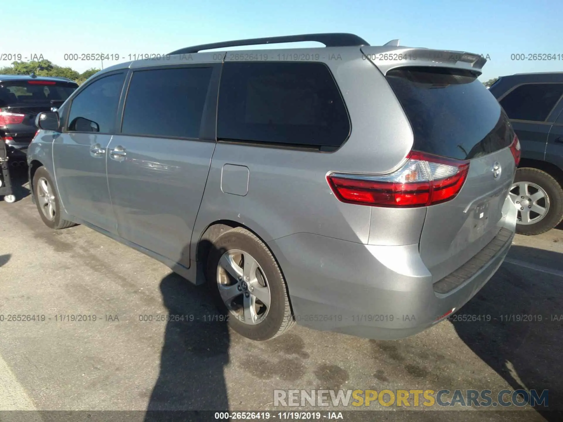 3 fotografías del automóvil dañado 5TDKZ3DC5KS001259 TOYOTA SIENNA 2019