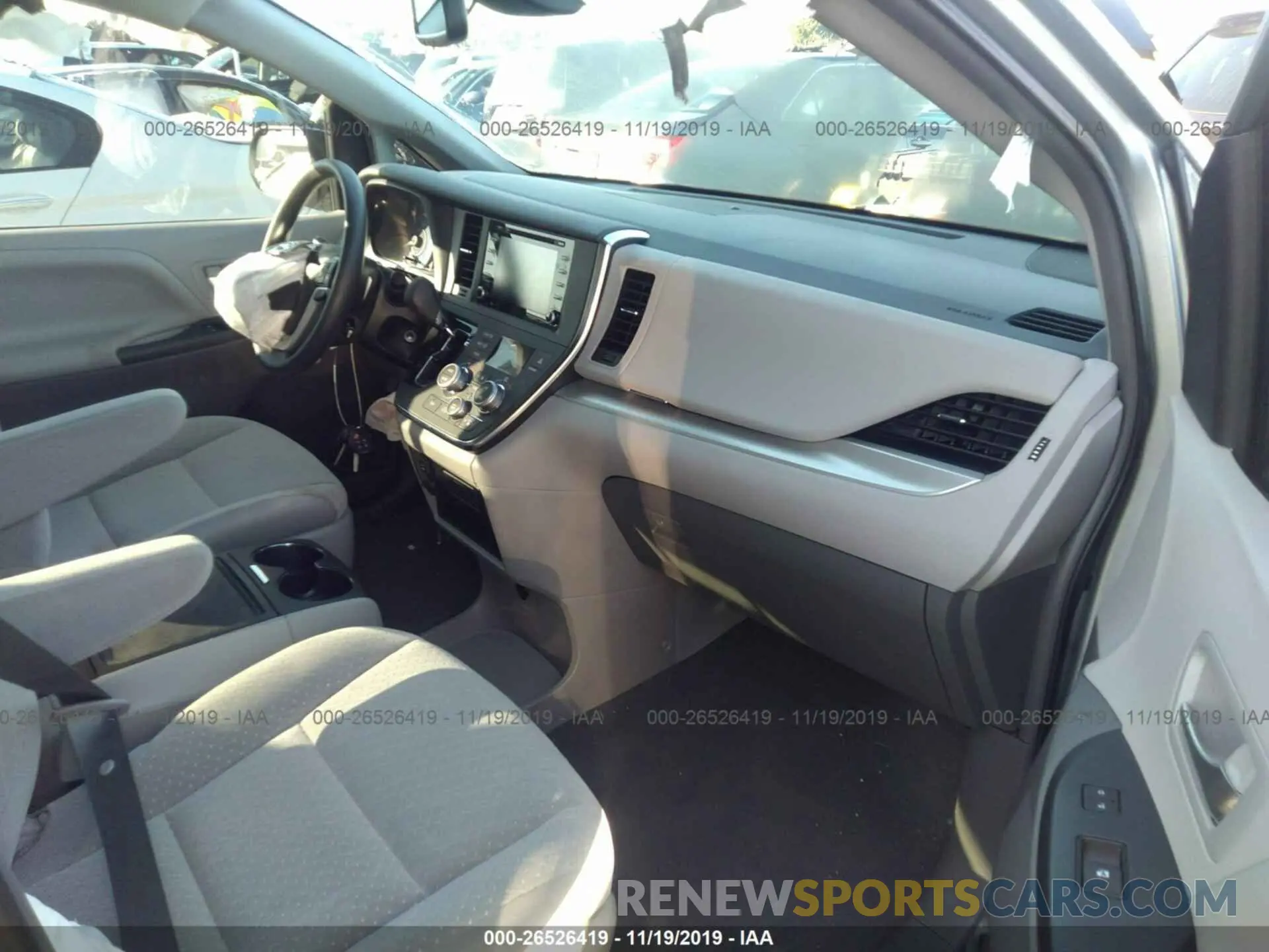 5 fotografías del automóvil dañado 5TDKZ3DC5KS001259 TOYOTA SIENNA 2019