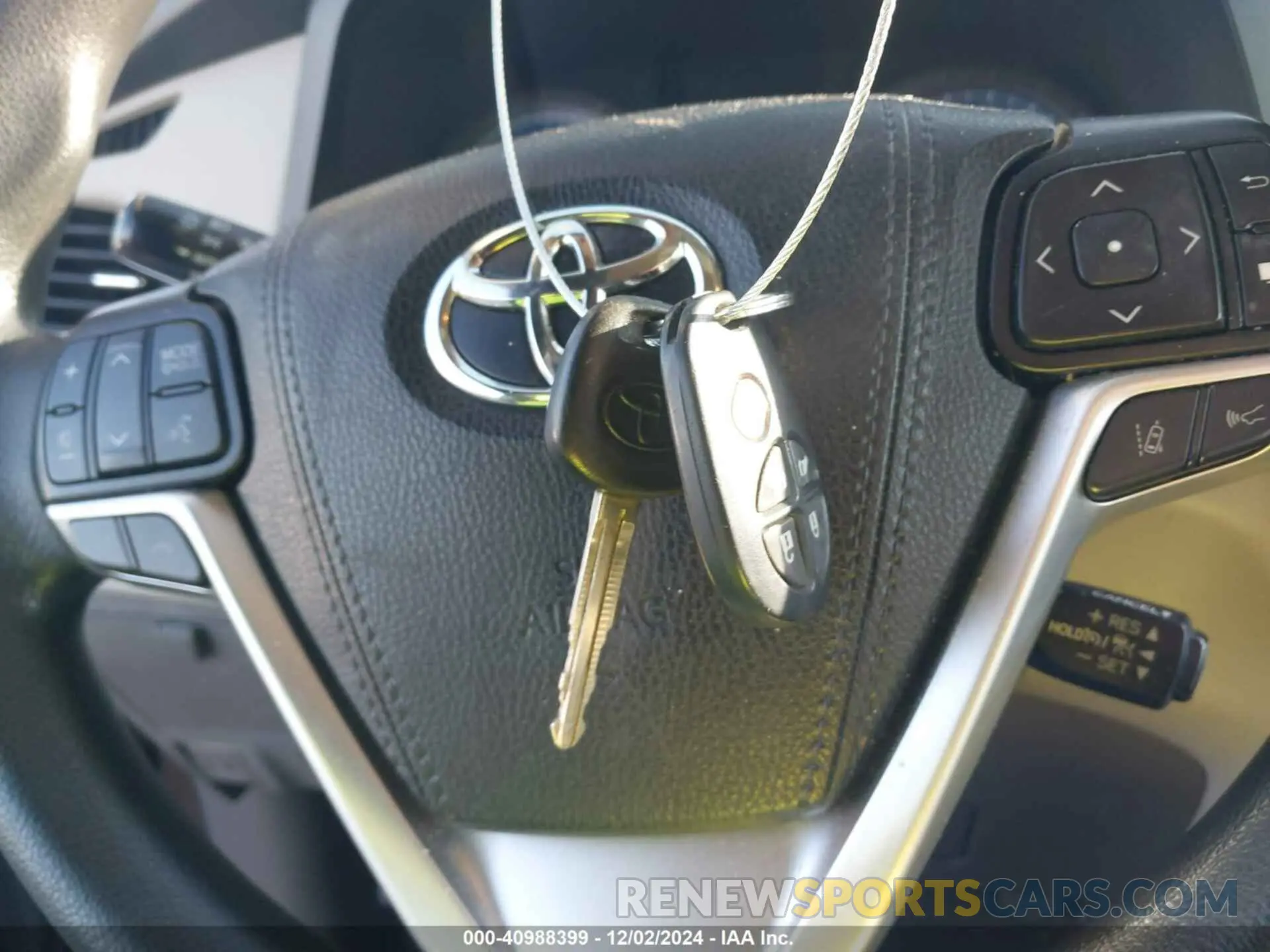 11 fotografías del automóvil dañado 5TDKZ3DC6KS011038 TOYOTA SIENNA 2019