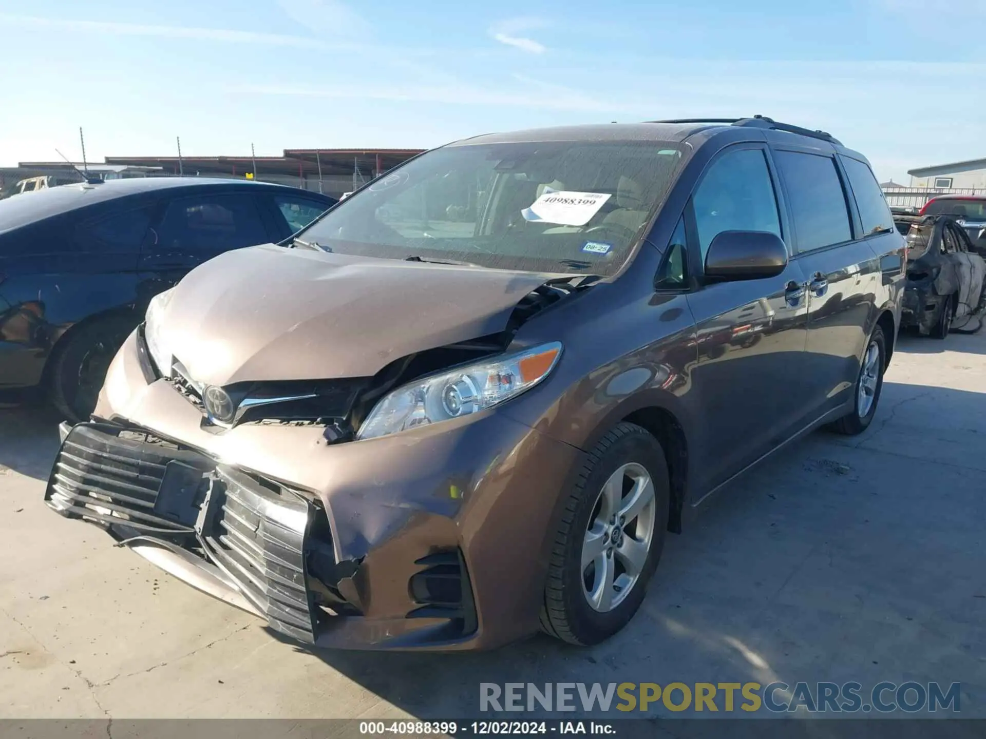 2 fotografías del automóvil dañado 5TDKZ3DC6KS011038 TOYOTA SIENNA 2019