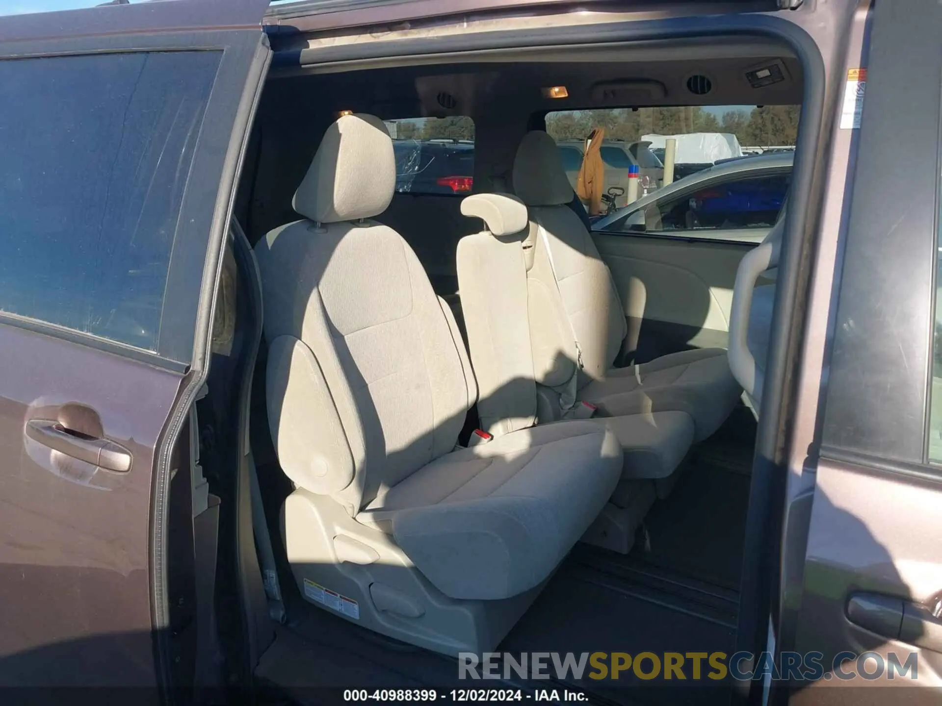 8 fotografías del automóvil dañado 5TDKZ3DC6KS011038 TOYOTA SIENNA 2019
