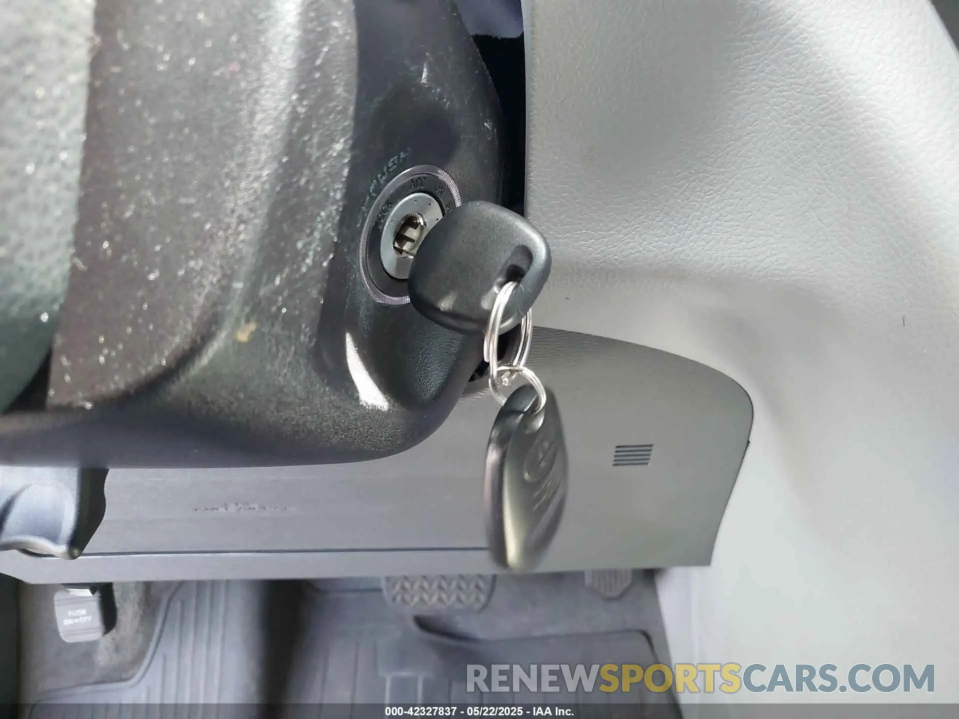 11 fotografías del automóvil dañado 5TDKZ3DC6KS966678 TOYOTA SIENNA 2019