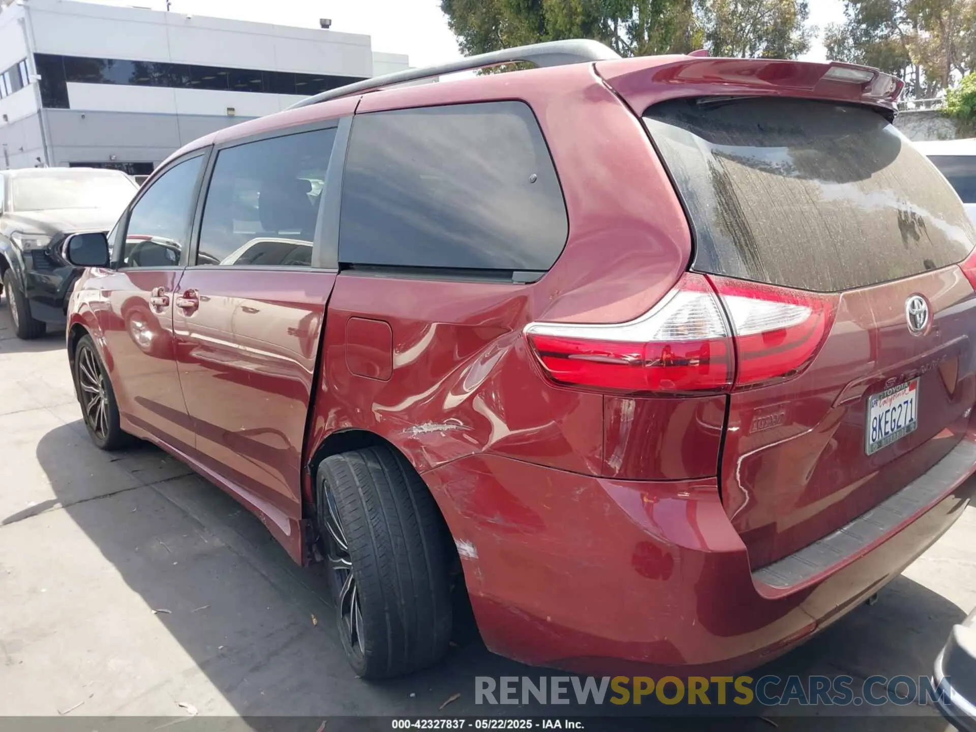 3 fotografías del automóvil dañado 5TDKZ3DC6KS966678 TOYOTA SIENNA 2019