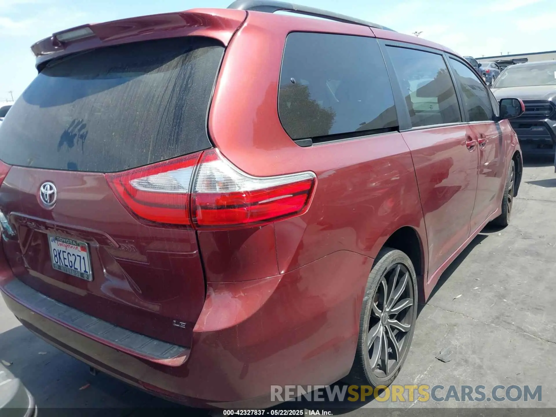 4 fotografías del automóvil dañado 5TDKZ3DC6KS966678 TOYOTA SIENNA 2019