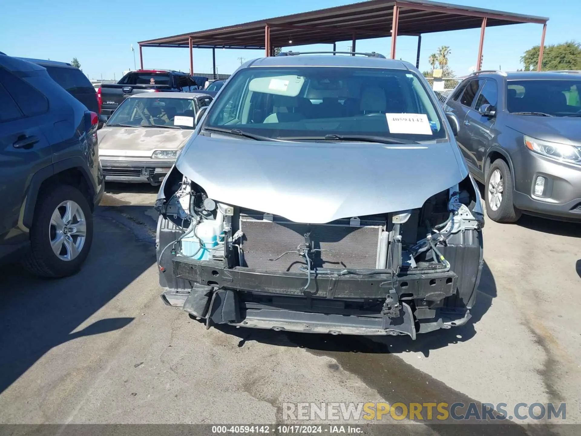 13 fotografías del automóvil dañado 5TDKZ3DC6KS989605 TOYOTA SIENNA 2019